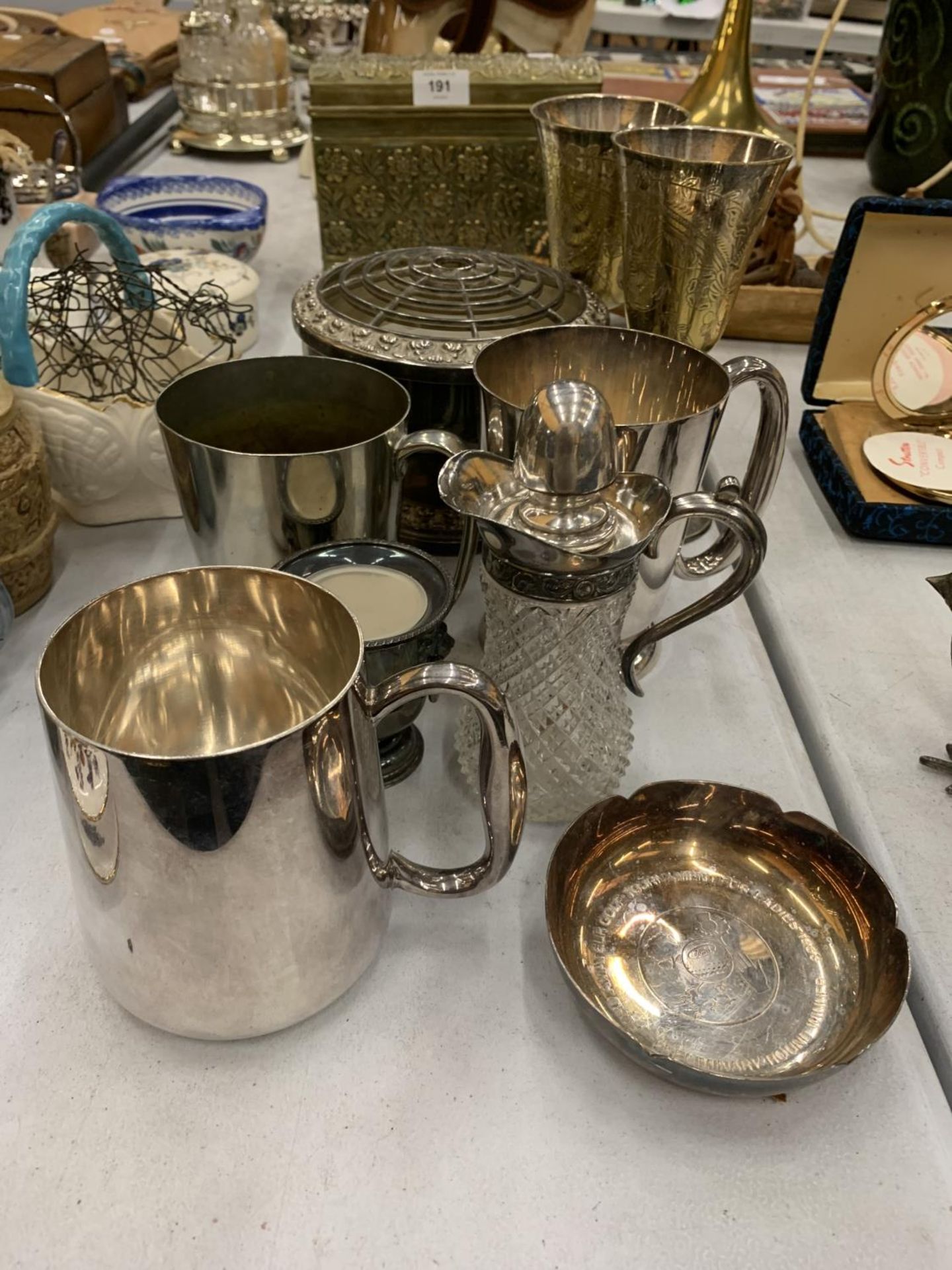 A QUANTITY OF SILVER PLATED ITEMS TO INCLUDE GOBLETS, TANKARDS, A ROSE BOWL, ETC