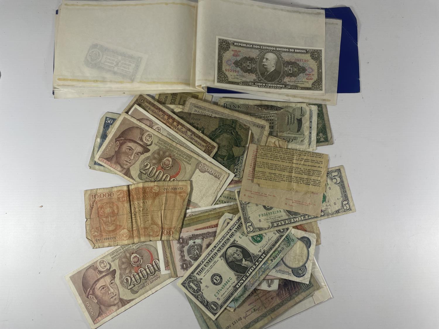 A SELECTION OF OLD BANKNOTES TO INCLUDE HONG KONG , JAPAN , UK ARMED FORCES , GERMANY , YUGOSLAVIA - Image 2 of 4