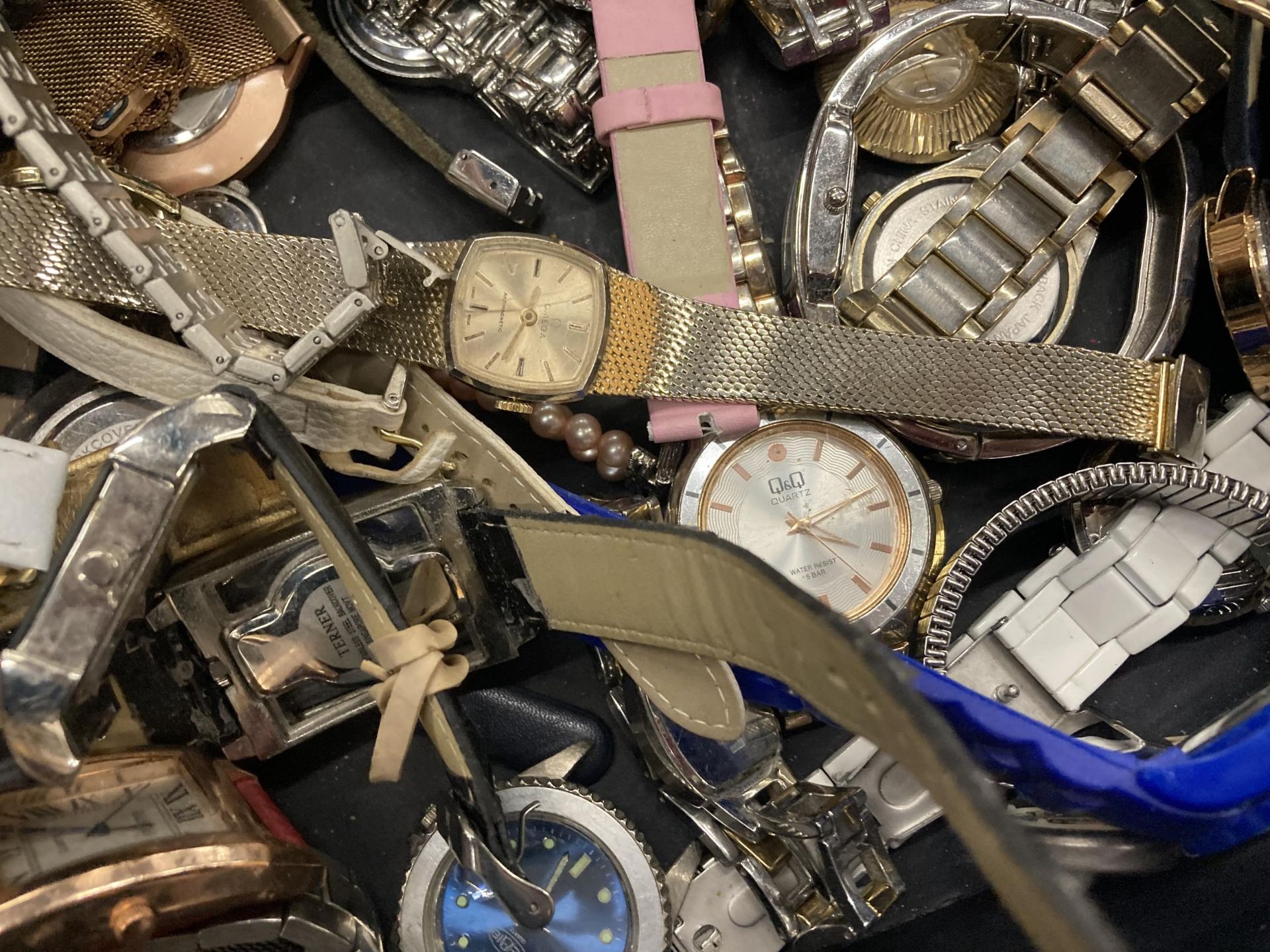 A QUANTITY OF WATCHES TO INCLUDE BENCH, TIMEX, TERNER, CRUISE CLUB ETC., - Image 3 of 5