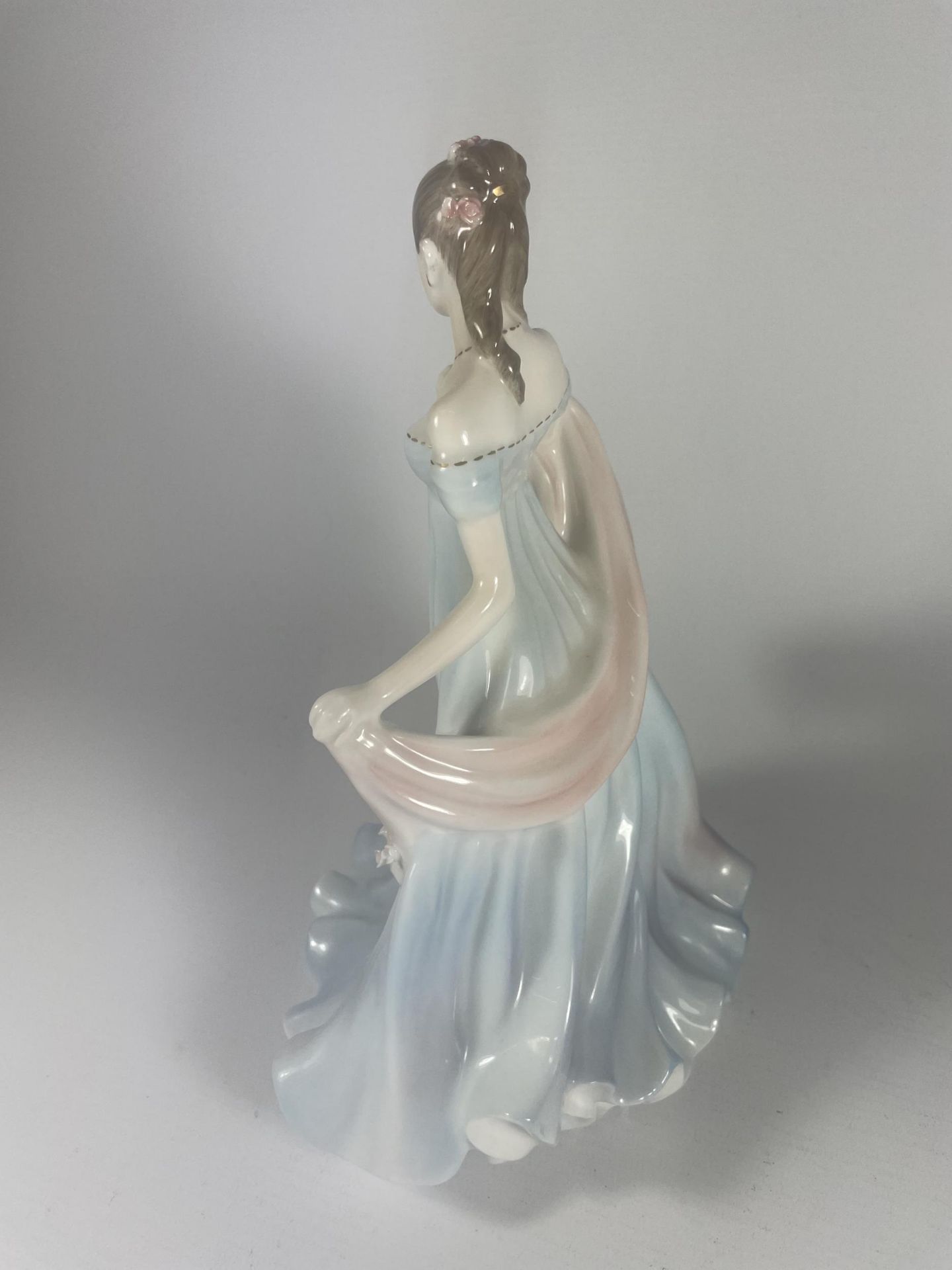A ROYAL WORCESTER WITH ALL MY HEART LADY FIGURE - Image 2 of 5