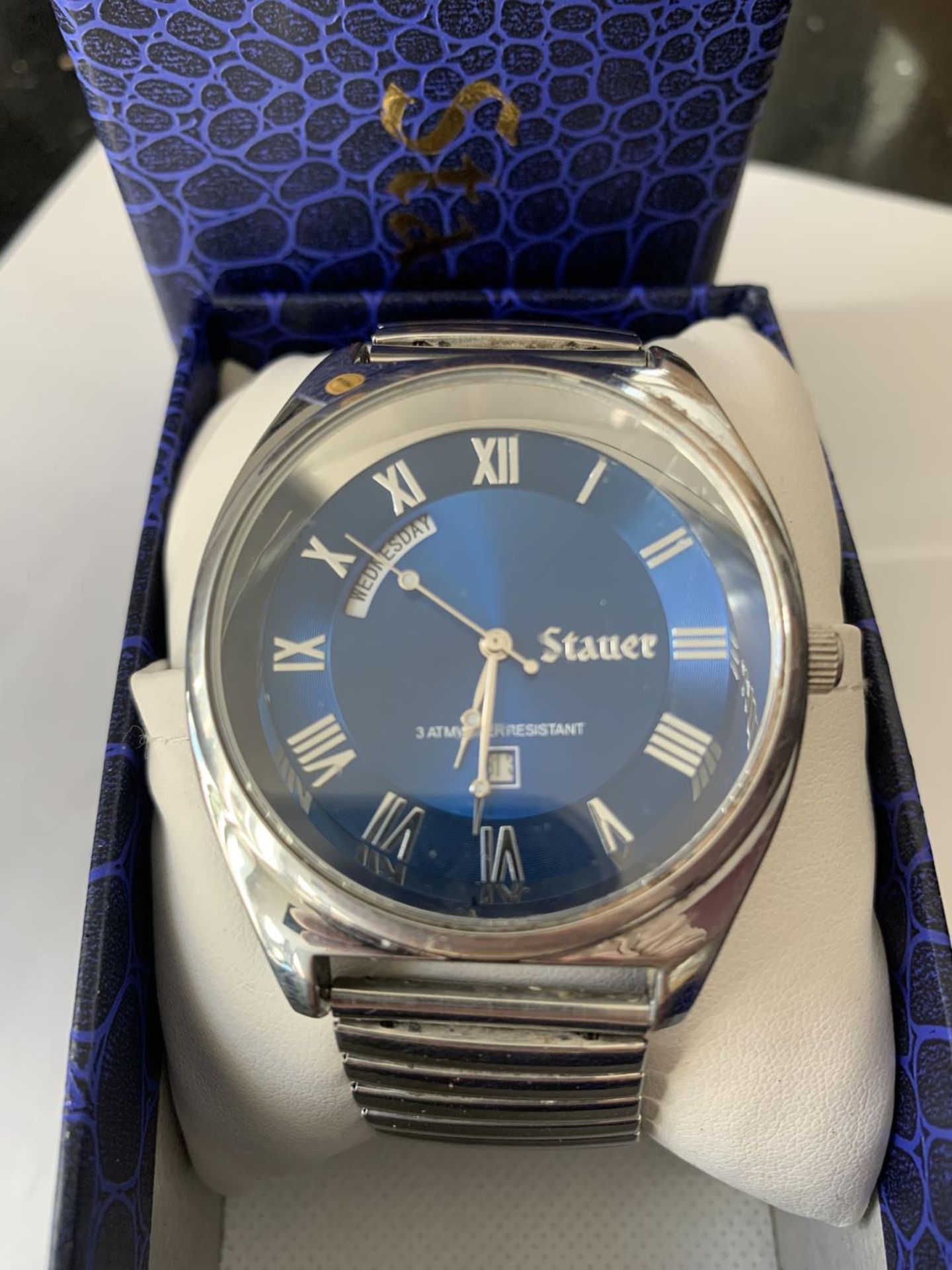 A STAUER WRISTWATCH IN A PRESENTATION BOX SEEN WORKING BUT NO WARRANTY - Image 2 of 3