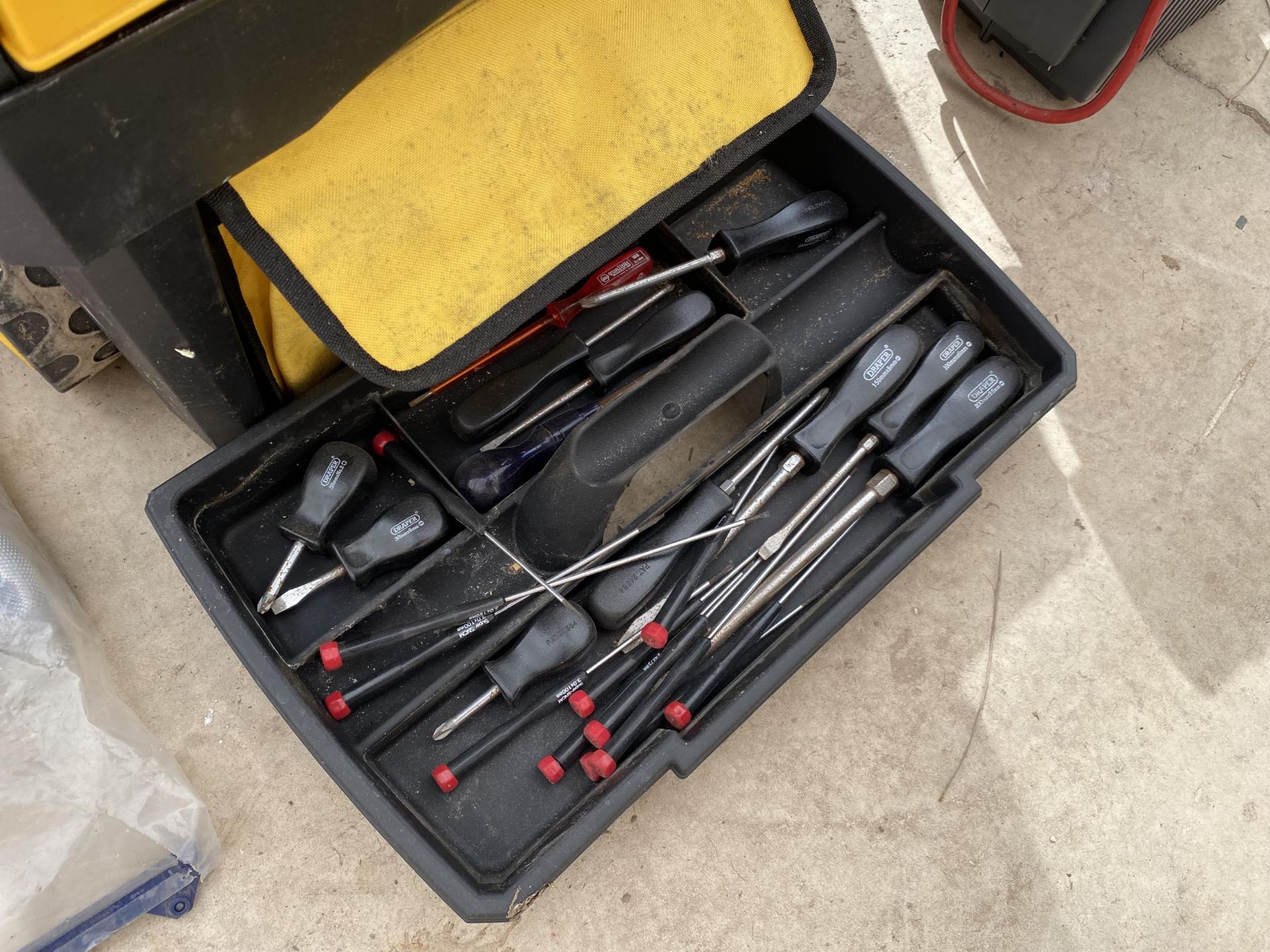 A TWO TIER MOBILE WORK CENTER WITH AN ASSORTMENT OF TOOLS TO INCLUDE SCREW DRIVERS AND SAWS - Image 3 of 3