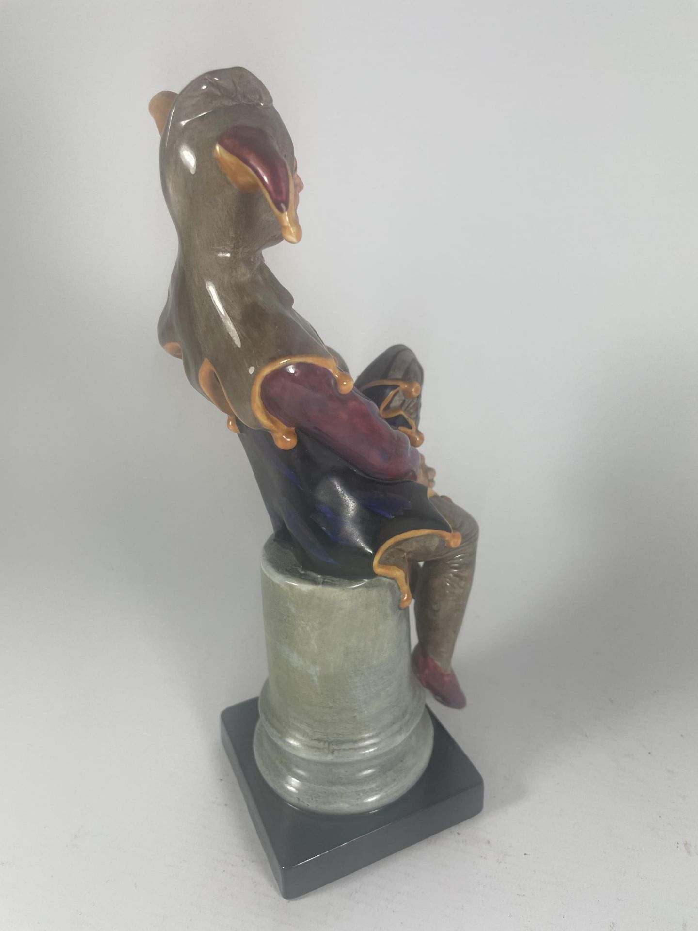 A ROYAL DOULTON 'JESTER' HN2016 FIGURE (SECONDS) - Image 3 of 5