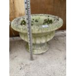 A RECONSTITUTED STONE URN STYLE PLANTER (H:34CM D:47CM)
