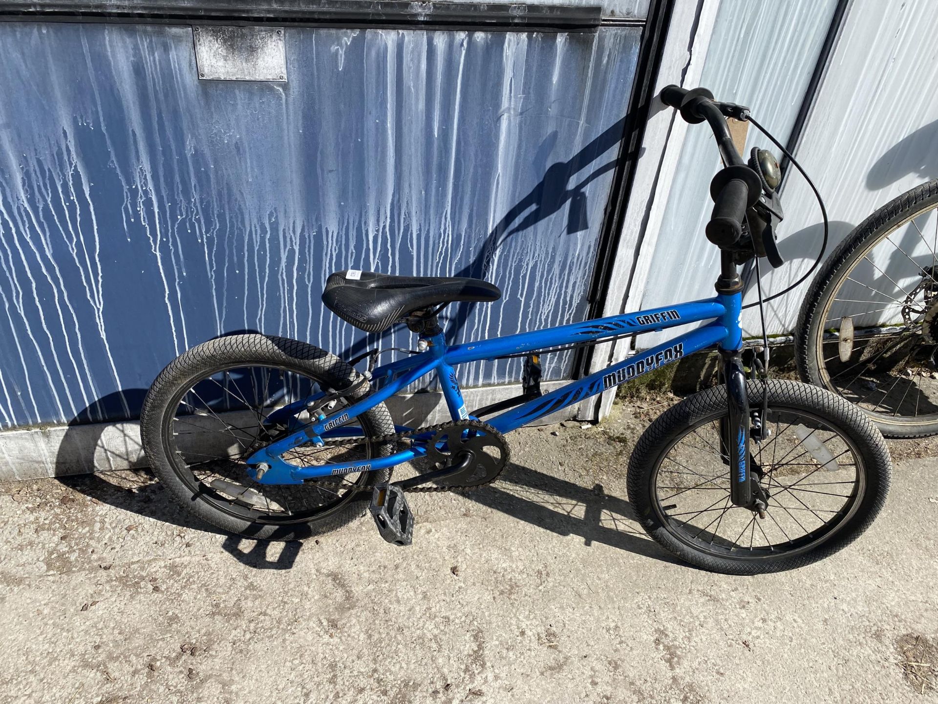 A MUDDYFOX GRIFFIN BMX STYLE CHILDS BIKE