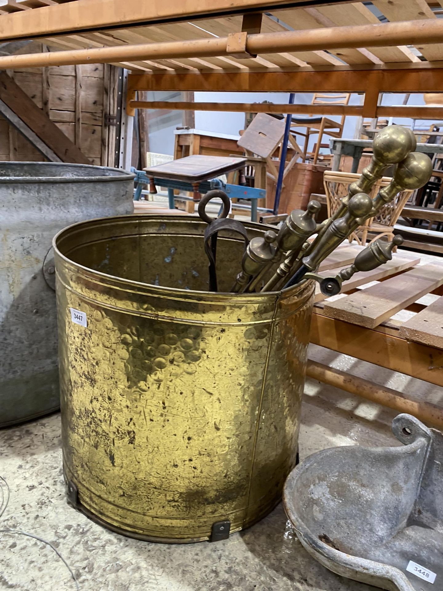 A VINTAGE BRASS BUCKET WITH FIRESIDE ITEMS - Image 2 of 2