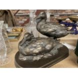 A LEONARDO COLLECTION RESIN FIGURE OF TWO DUCKS ON STAND