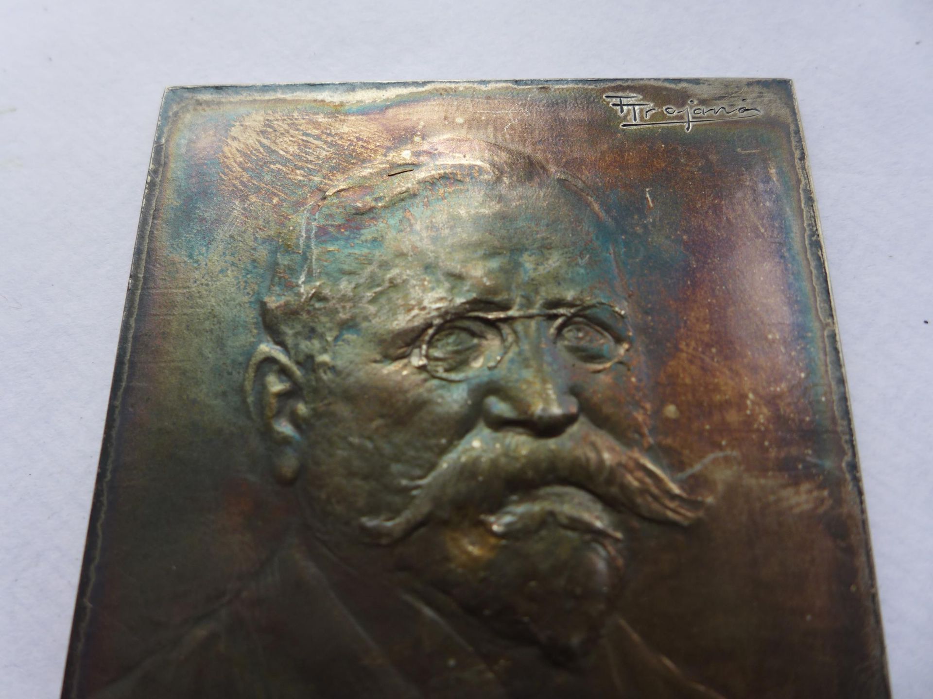 A CASED WHITE METAL EDUARDO HIRSCHBERG UNIFACE PLAQUE DATED 18TH MARCH 1919 BY F TROJANA, 72MM BY - Image 5 of 6