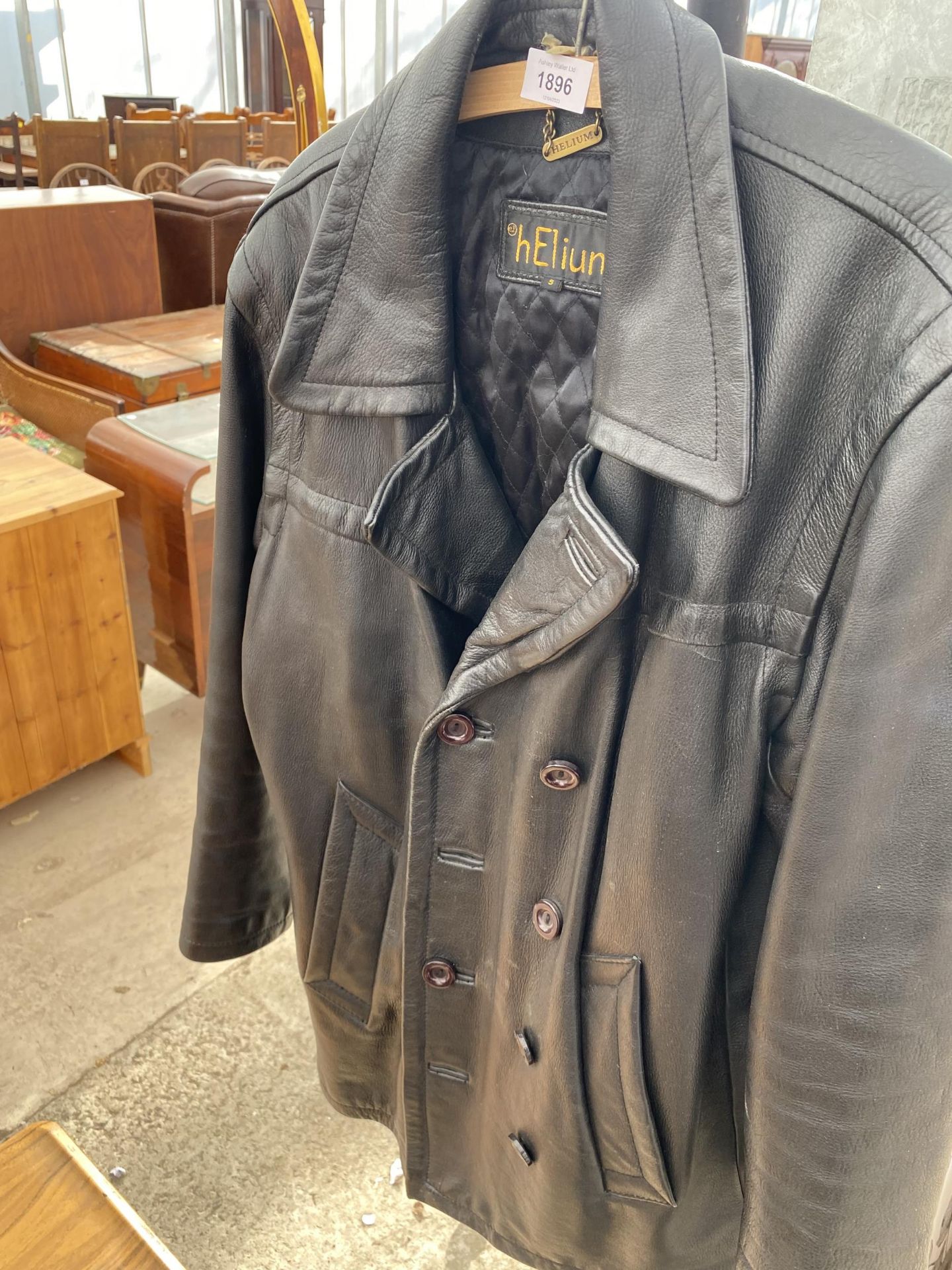 A GENTS LEATHER JACKET - Image 3 of 3