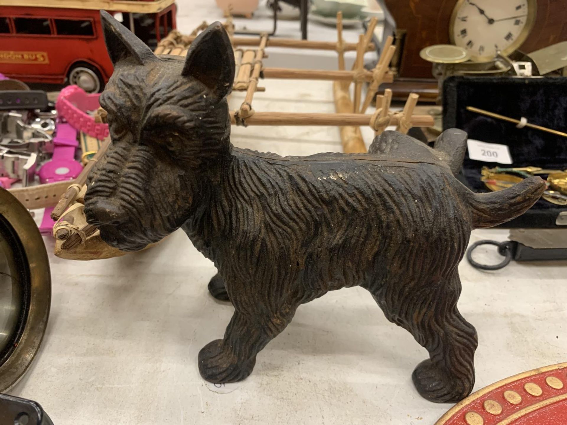 A CAST MMODEL OF A SCOTTIE DOG COCKING ITS LEG HEIGHT 17CM, LENGTH 20CM - Image 2 of 4