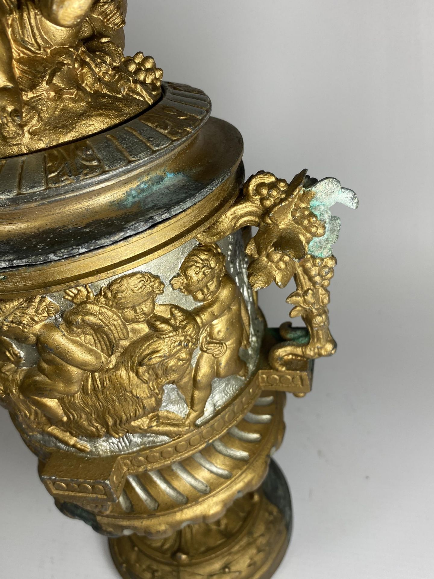 AN UNUSUAL 19TH CENTURY PEDESTAL BRONZE URN WITH NEO-CLASSICAL RELIEF DESIGN ON FLUTED BASE WITH - Image 4 of 13