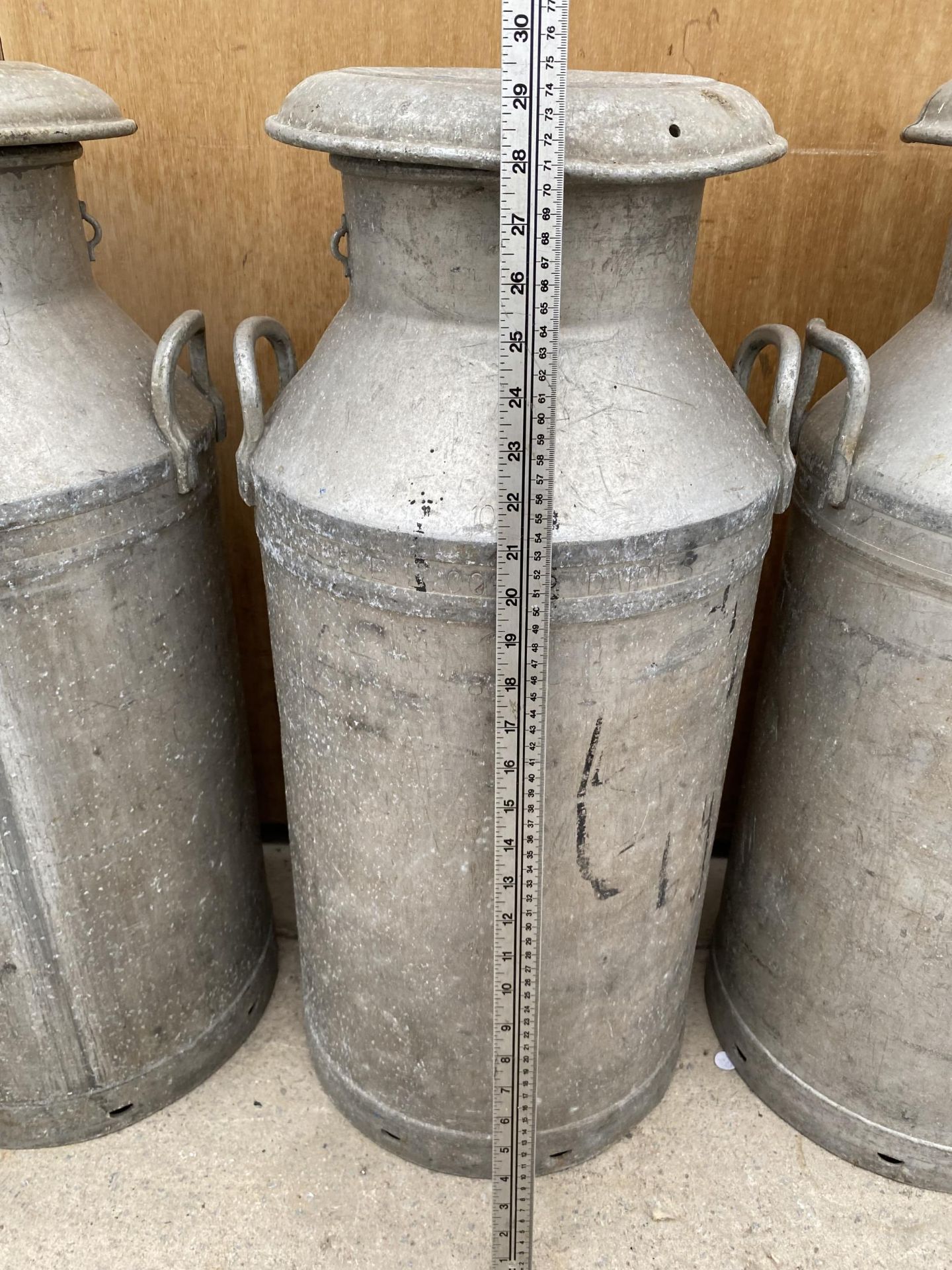 AN ALUMINIUM MILK CHURN COMPLETE WITH LID - Image 2 of 2
