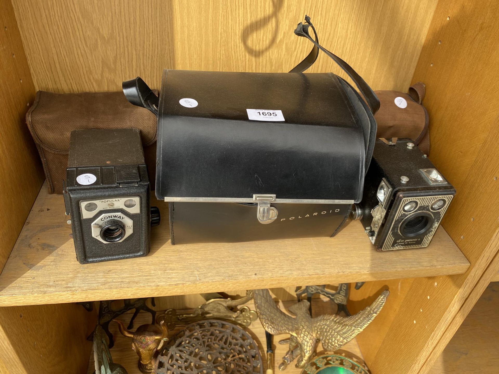 THREE VINTAGE CAMERAS TO INCLUDE A CONWAY AND A BROWNIE ETC
