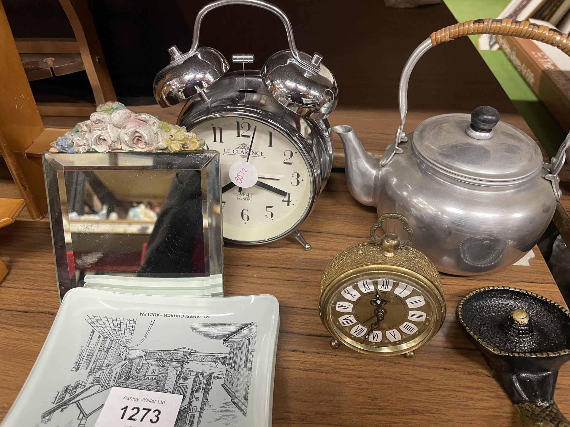 A MIXED LOT TO INCLUDE A CLOCK, TEAPOT, CARRIAGE CLOCK, ASHTRAYS, LIDDED TRINKET BOX, ETC - Image 3 of 3