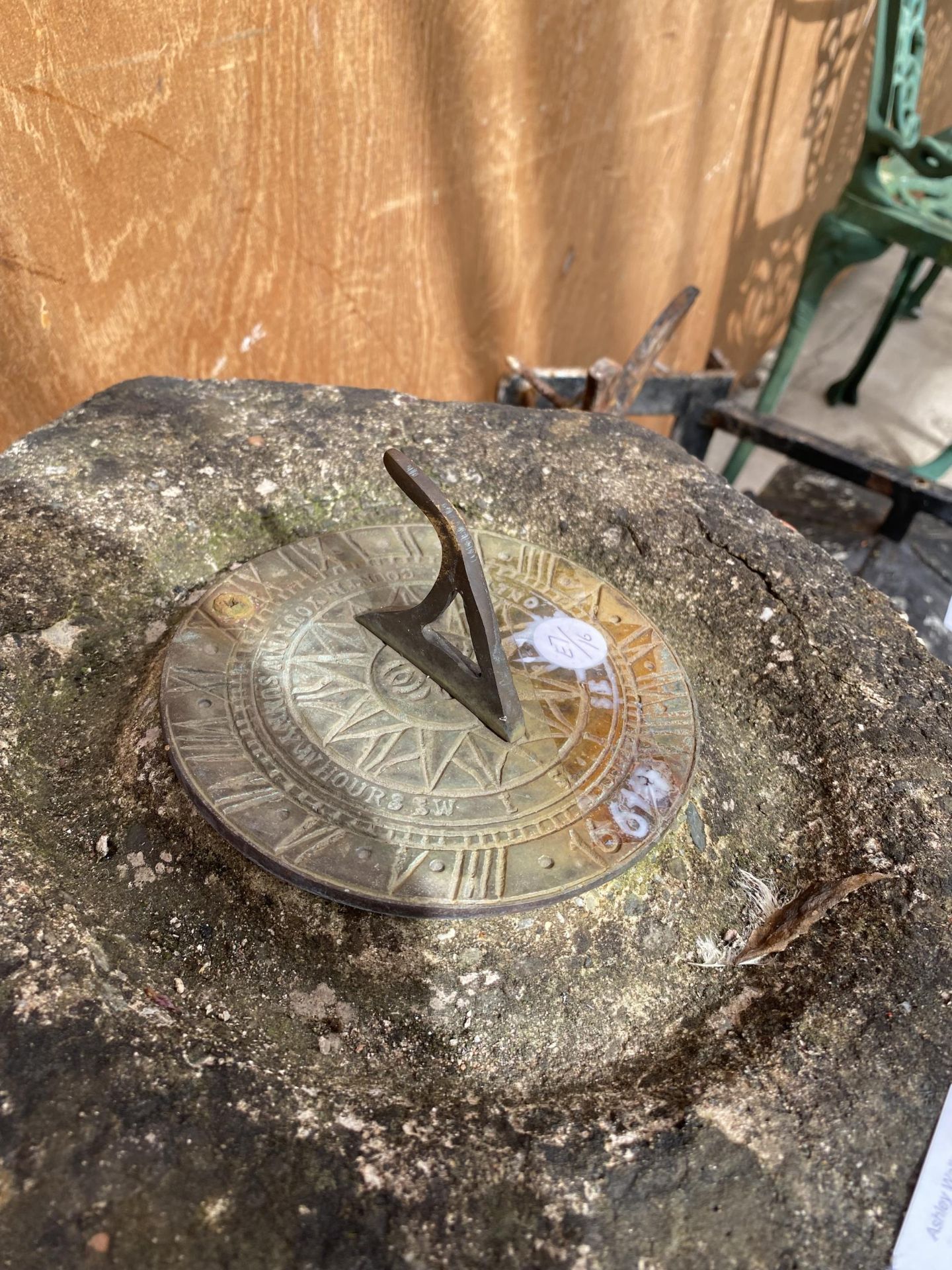 A RECONSTITUTED STONE SUNDIAL WITH PEDESTAL BASE AND BRASS GNOMON (H:58CM) - Image 2 of 3