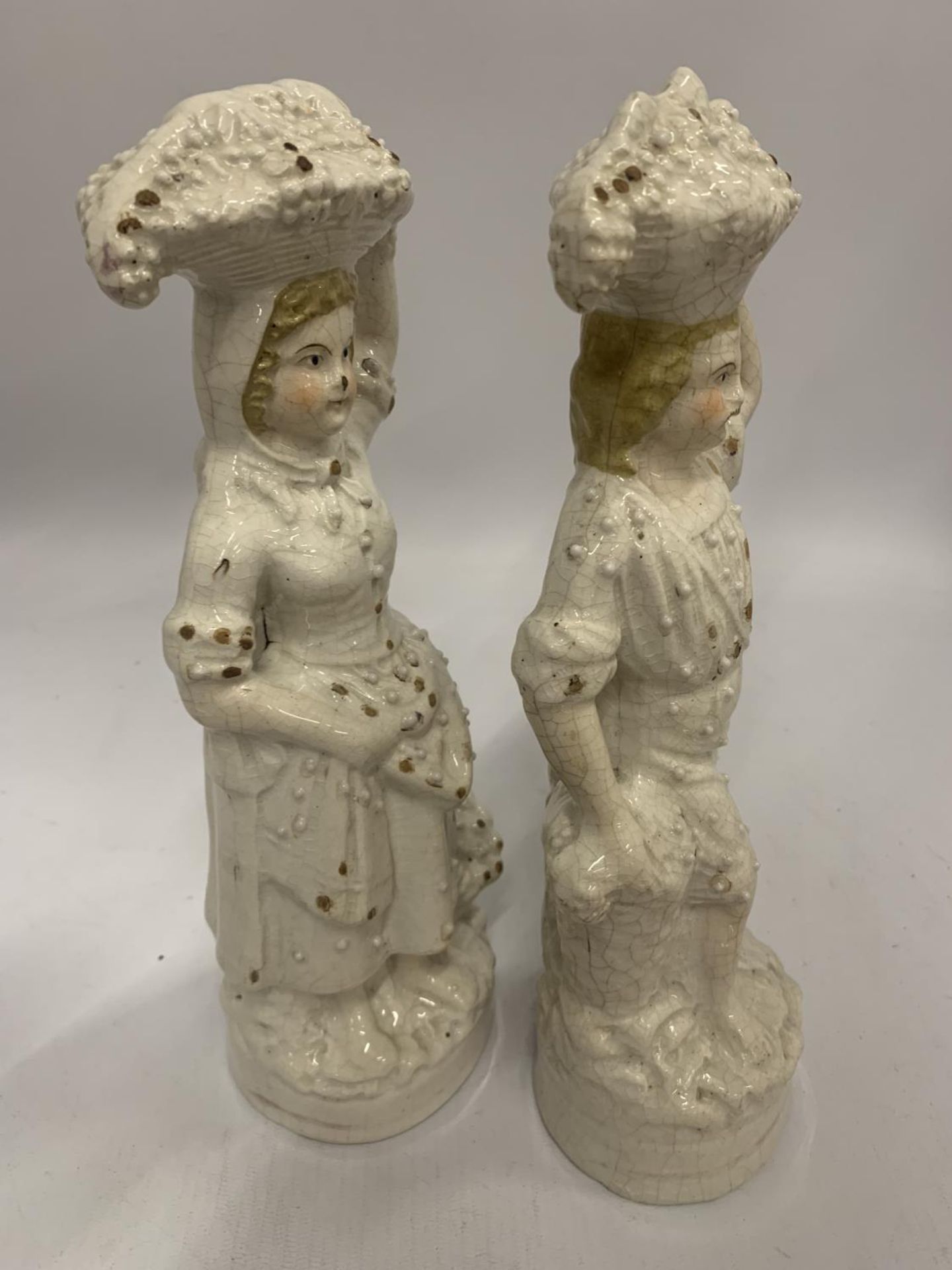 A PAIR OF EARLY STAFFORDSHIRE FIGURES - Image 2 of 4