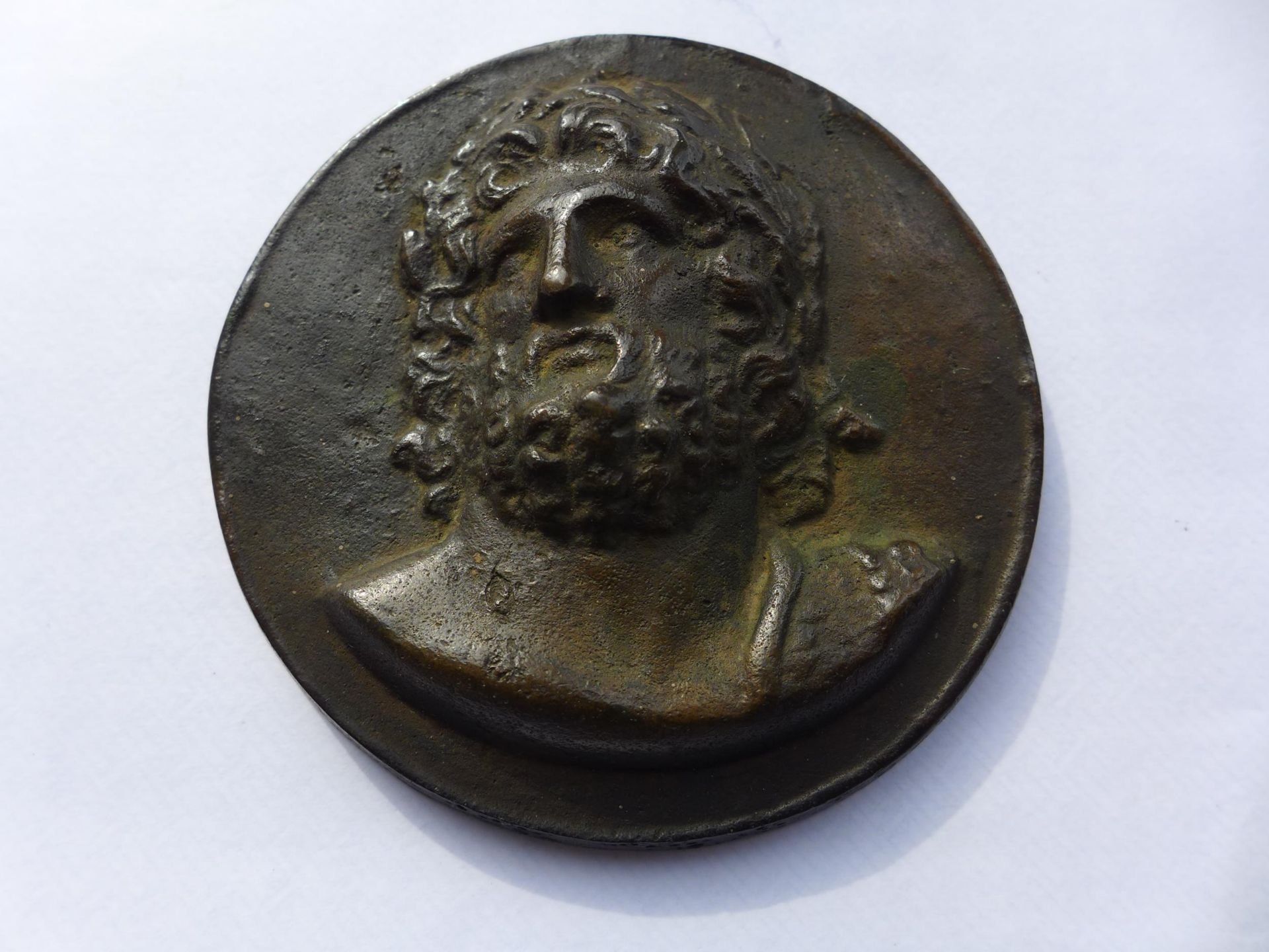 A LARGE RENAISSANCE TYPE BRONZE UNIFACE MEDAL OF A GOD, DIAMETER 8CM, CAST IN HIGH RELIEF