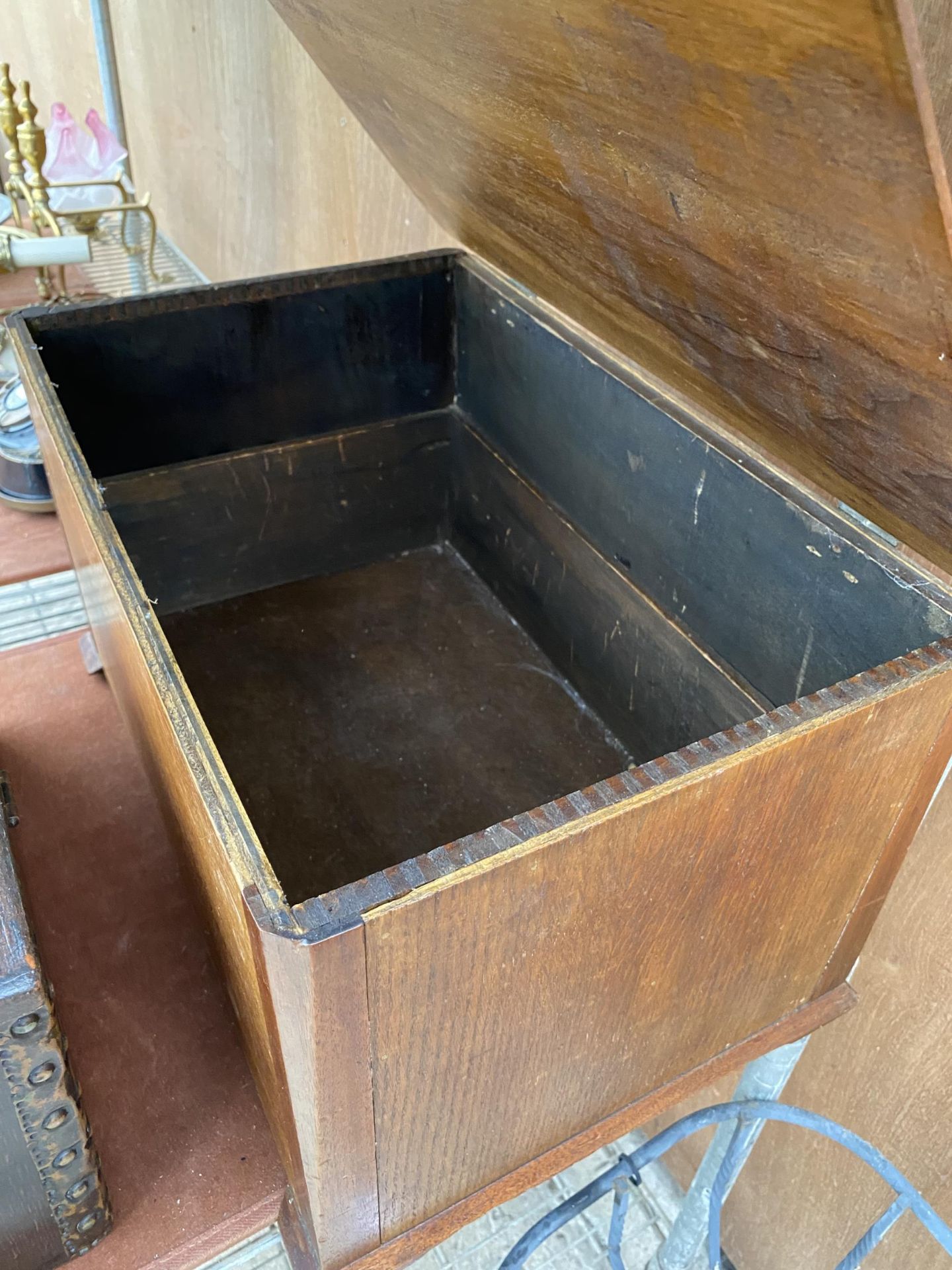 TWO DECORATIVE VINTAGE WOODEN STORAGE BOXES - Image 9 of 9