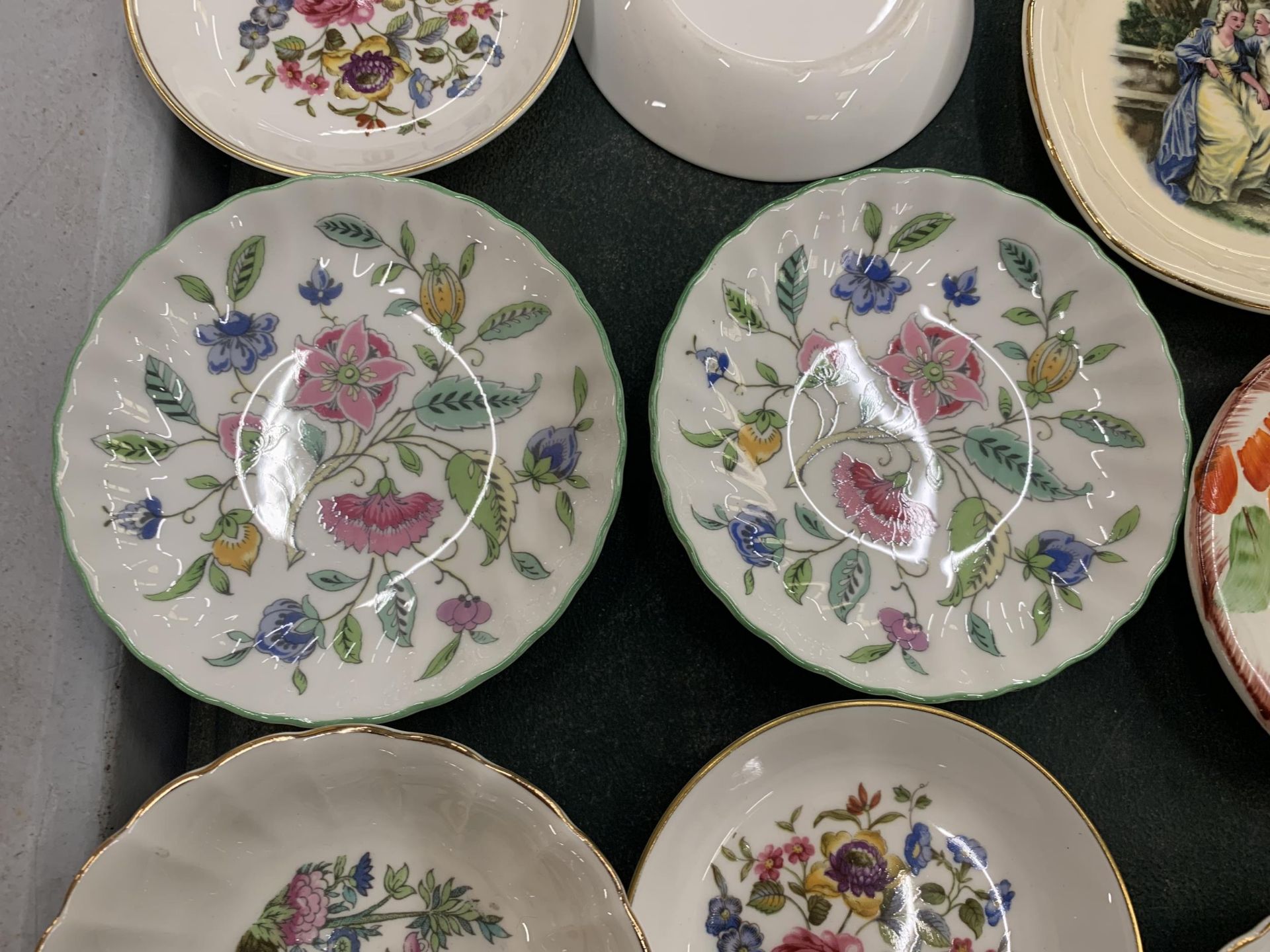 A LARGE QUANTITY OF CHINA TRINKET DISHES AND PIN TRAYS TO INCLUDE ROYAL WORCESTER, MINTON, SPODE, - Image 5 of 9