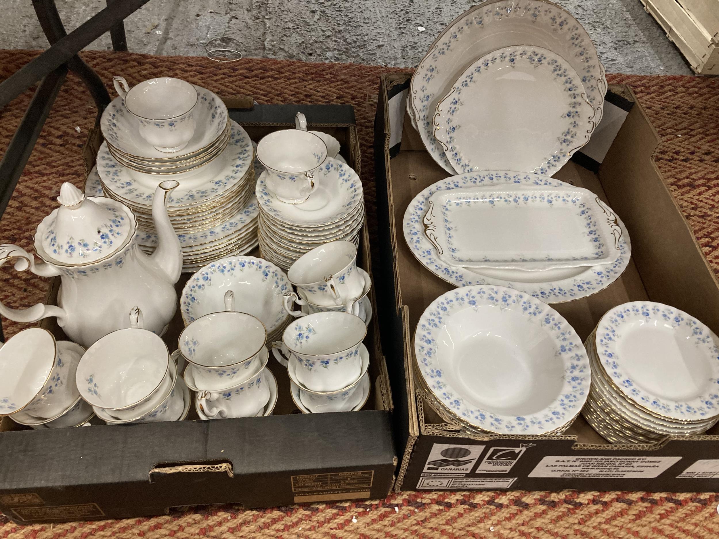 A LARGE QUANTITY OF ROYAL ALBERT 'MEMORY LANE' TEA AND DINNER WARE TO INCLUDE A COFFEE POT, CUPS,
