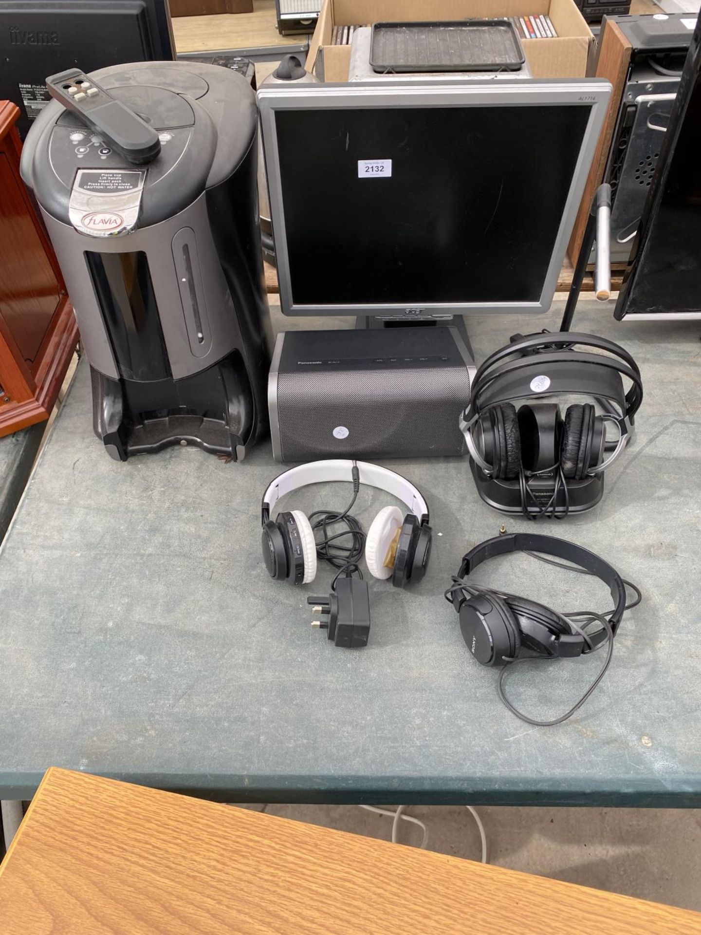 AN ASSORTMENT OF ITEMS TO INCLUDE A COFFEE MAKER, HEADPHONES AND AN ACER MONITOR ETC