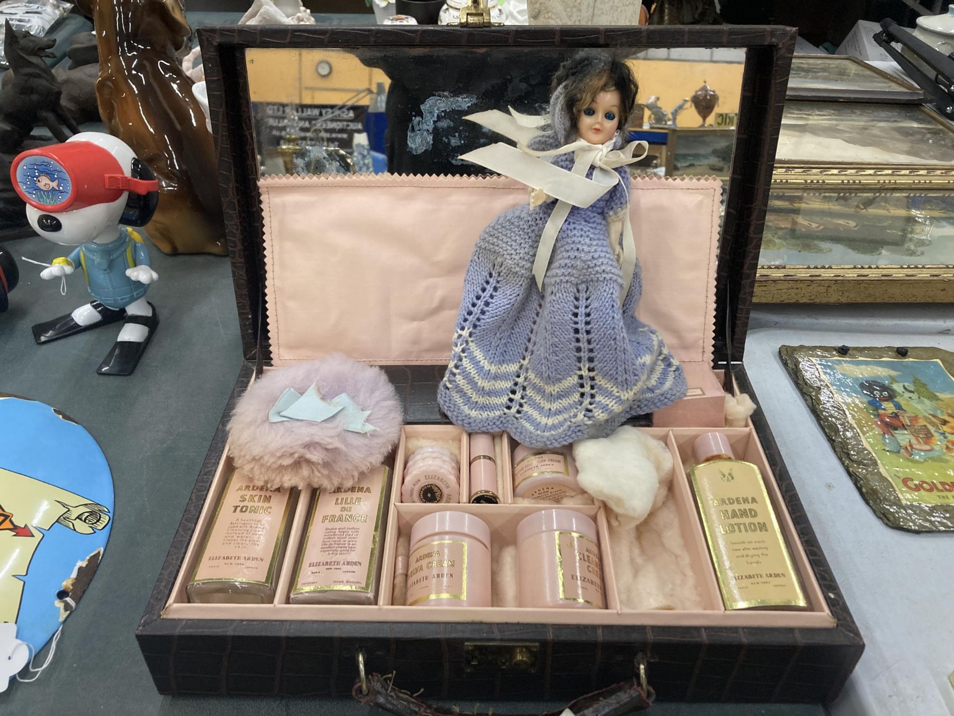 A VINTAGE LEATHERETTE CASE WITH ELIZABETH ARDEN COSMETICS PLUS A VINTAGE DOLL