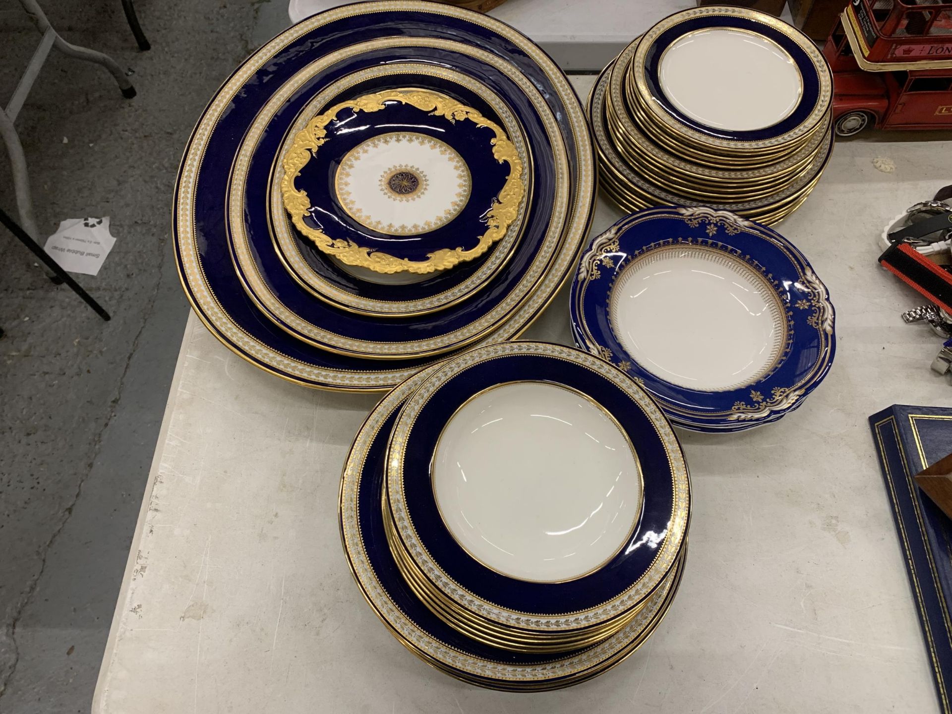 A QUANTITY OF SPODE TO INCLUDE SERVING PLATTERS, BOWLS, PLATES, ETC, IN COBALT BLUE WITH GILT