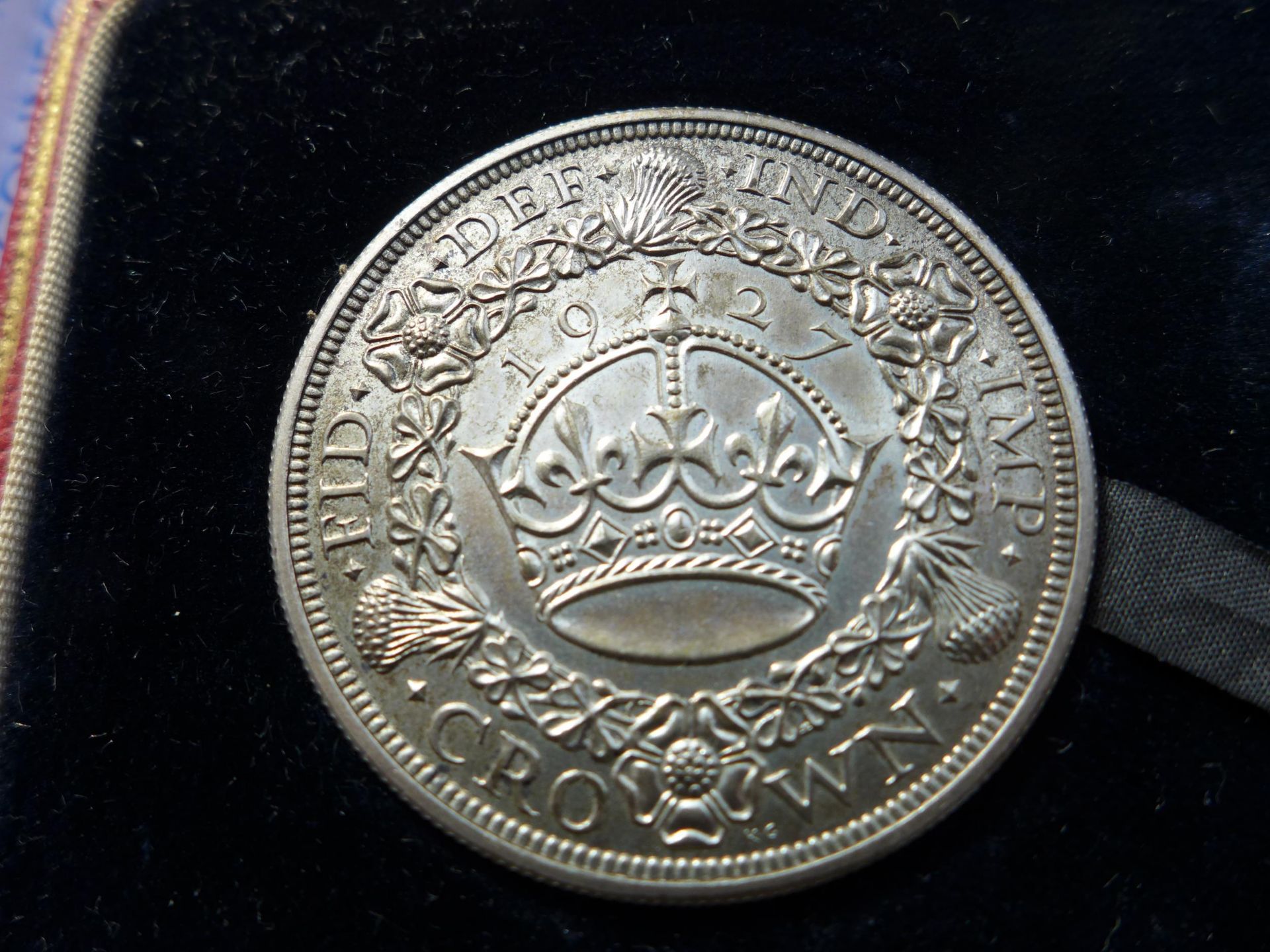 A CASED GEORGE V 1927 PROOF SET, COMPRISING SILVER WREATH CROWN, HALF CROWN, FLORIN, SHILLING, - Image 4 of 5