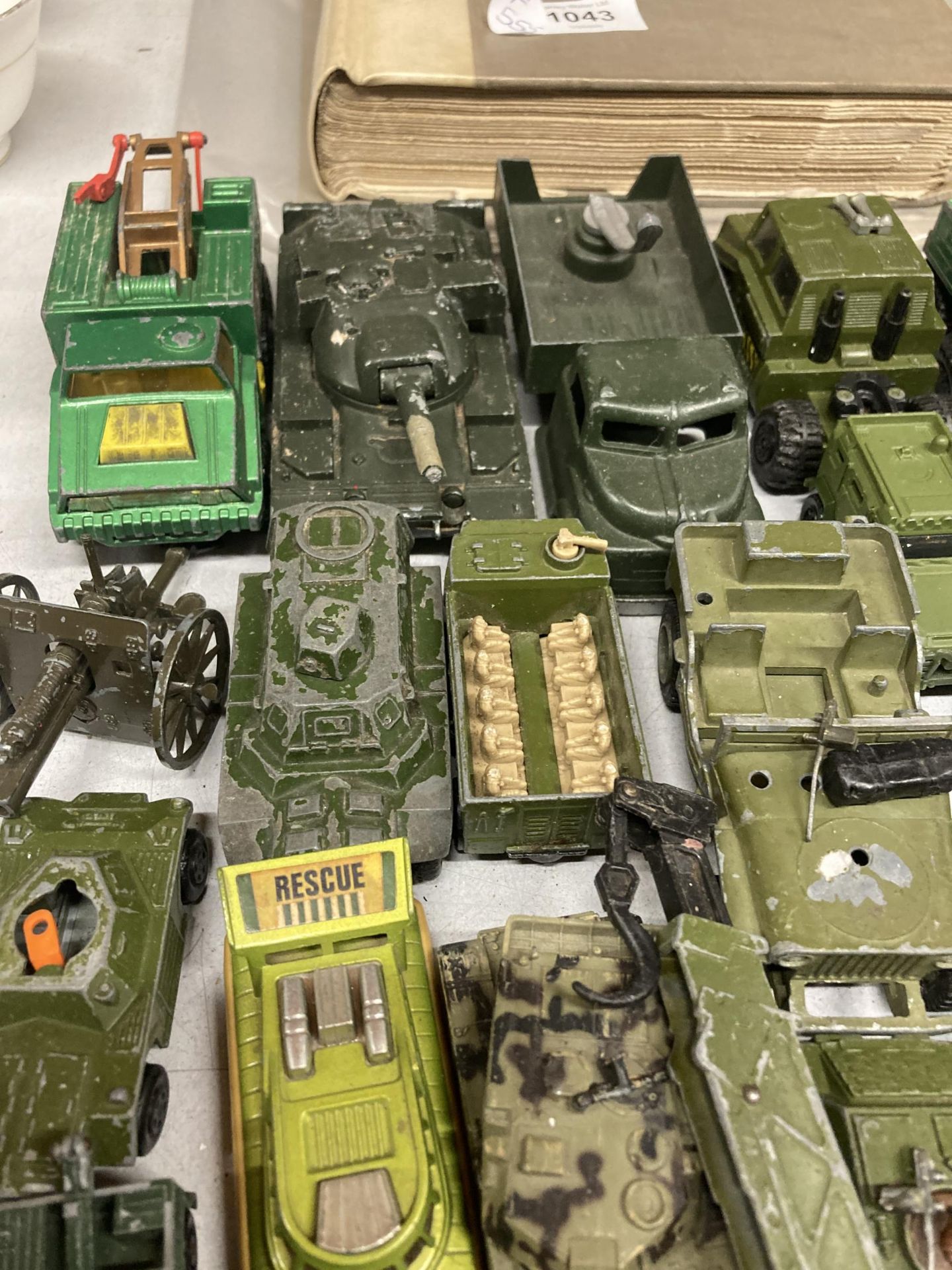 A QUANTITY OF MATCHBOX MODEL MILITARY VEHICLES - Image 4 of 5