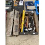 AN ASSORTMENT OF TOOLS TO INCLUDE HAMMERS AND SPIRIT LEVELS ETC