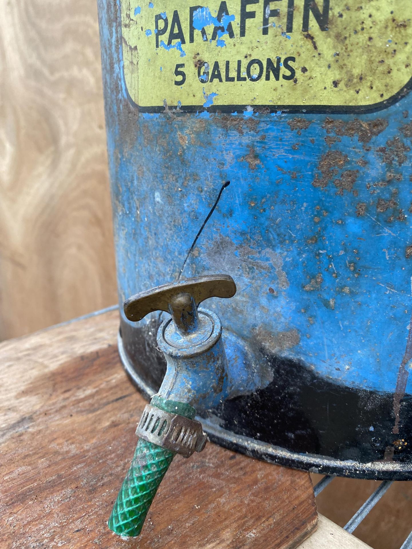 A VINTAGE VALOR ESSO BLUE PARAFIN 5 GALLON DRUM WITH TAP - Image 3 of 4
