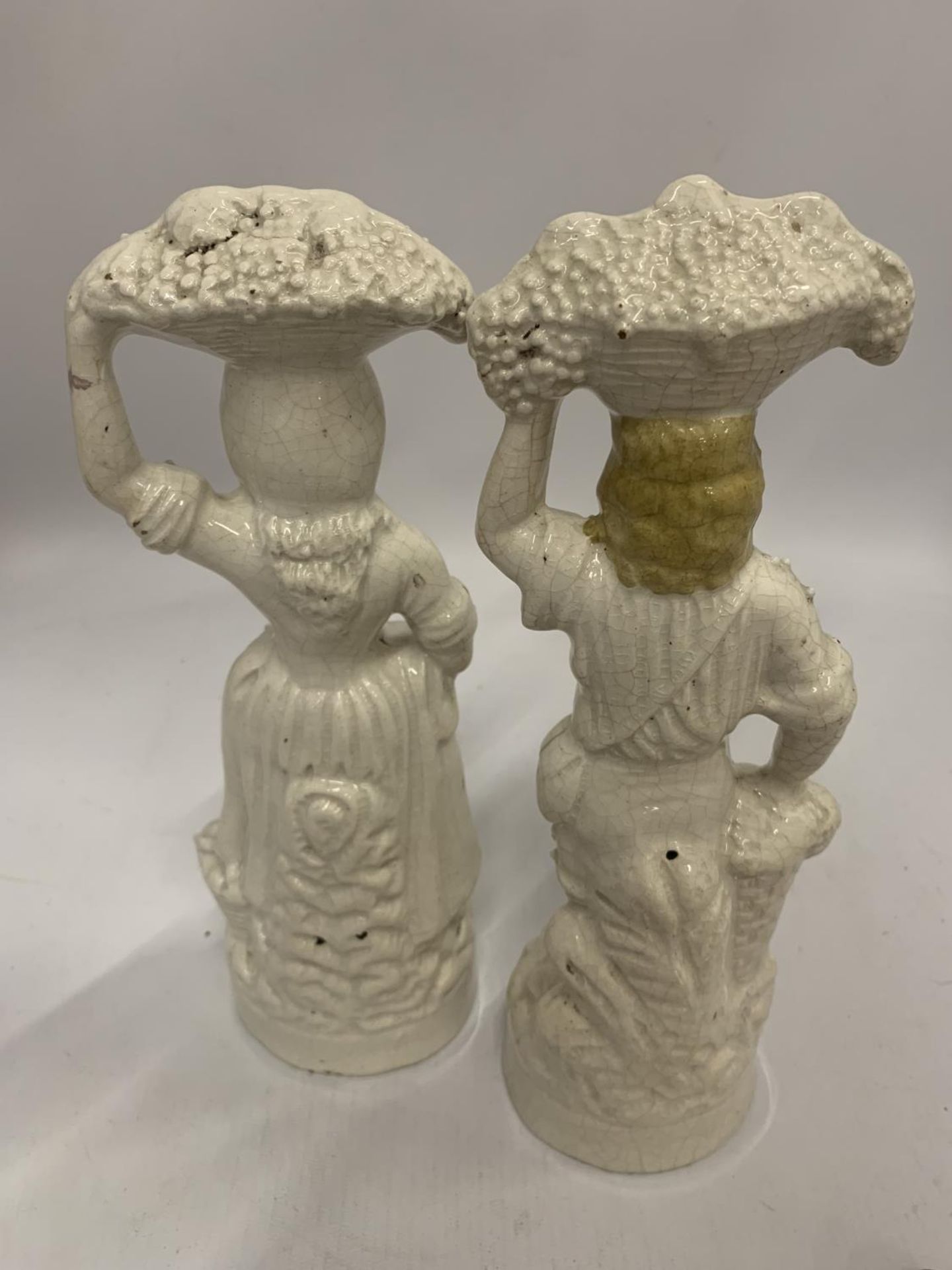 A PAIR OF EARLY STAFFORDSHIRE FIGURES - Image 3 of 4