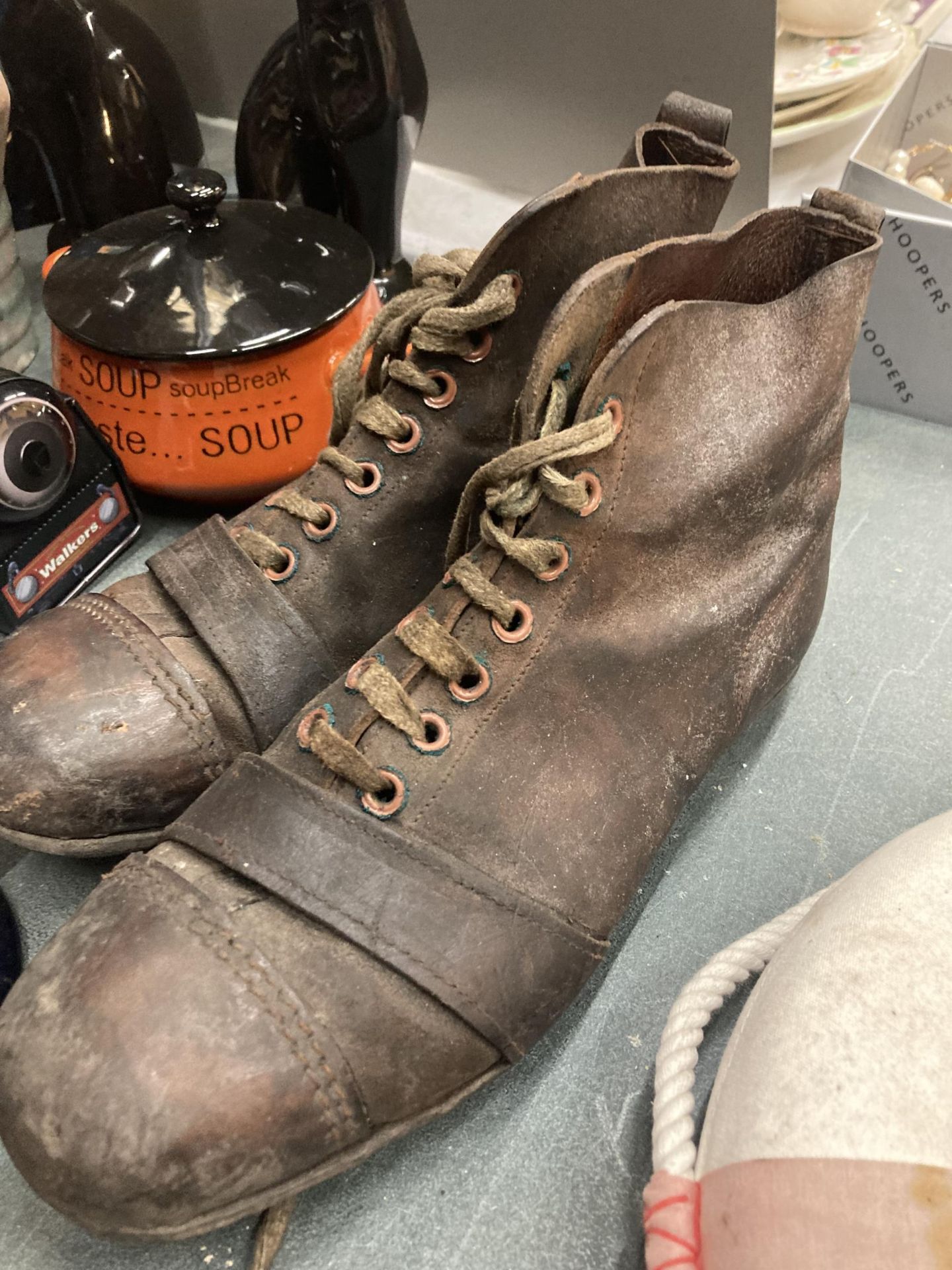 A PAIR OF VINTAGE FOOTBALL BOOTS - Image 2 of 3