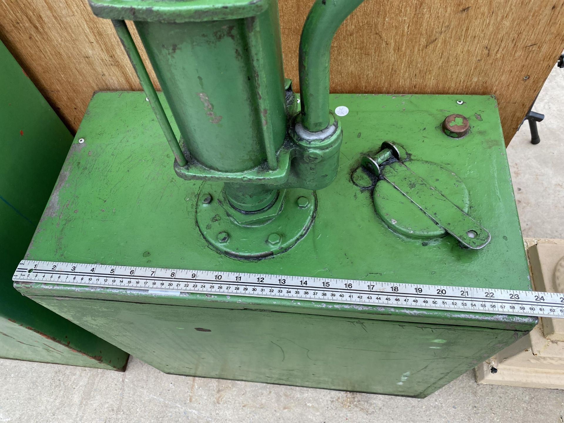 A VINTAGE MANUAL OIL DRUM AND PUMP - Image 5 of 5