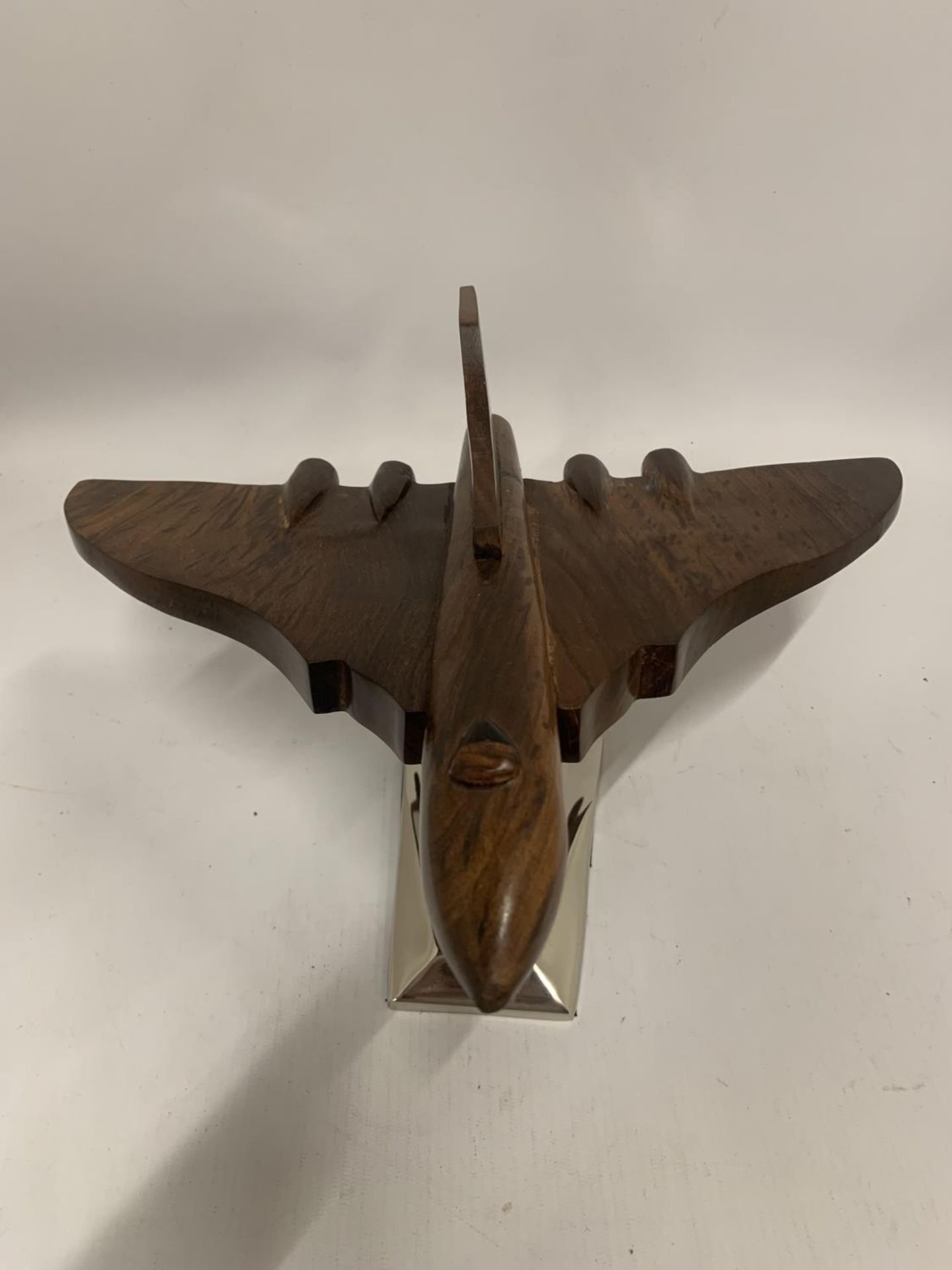 A WOODEN MODEL OF A VULCAN BOMBER ON A CHROME BASE - Image 2 of 4