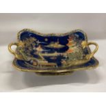 A CARLTON WARE TWIN HANDLED PEDESTAL BOWL DECORATED IN THE 'MIKADO' PATTERN WITH GILT DESIGN ON A