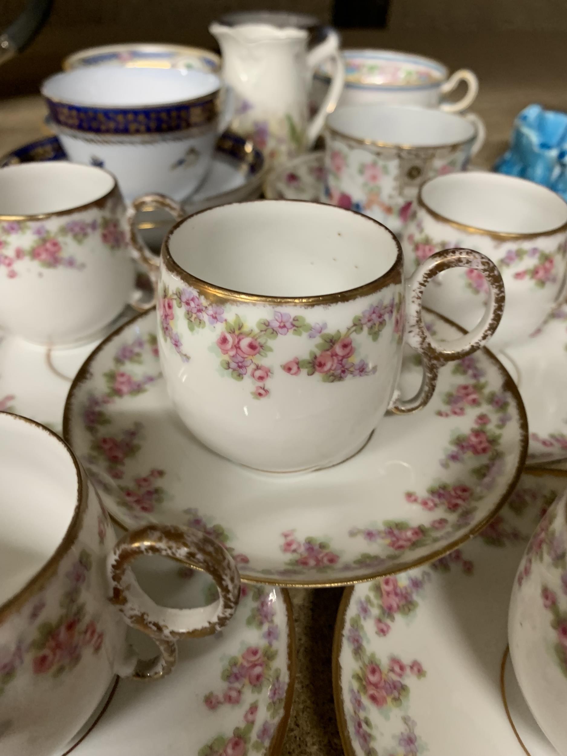 A QUANTITY OF CUPS AND SAUCERS TO INCLUDE LIMOGES AND MINTON - Image 4 of 7