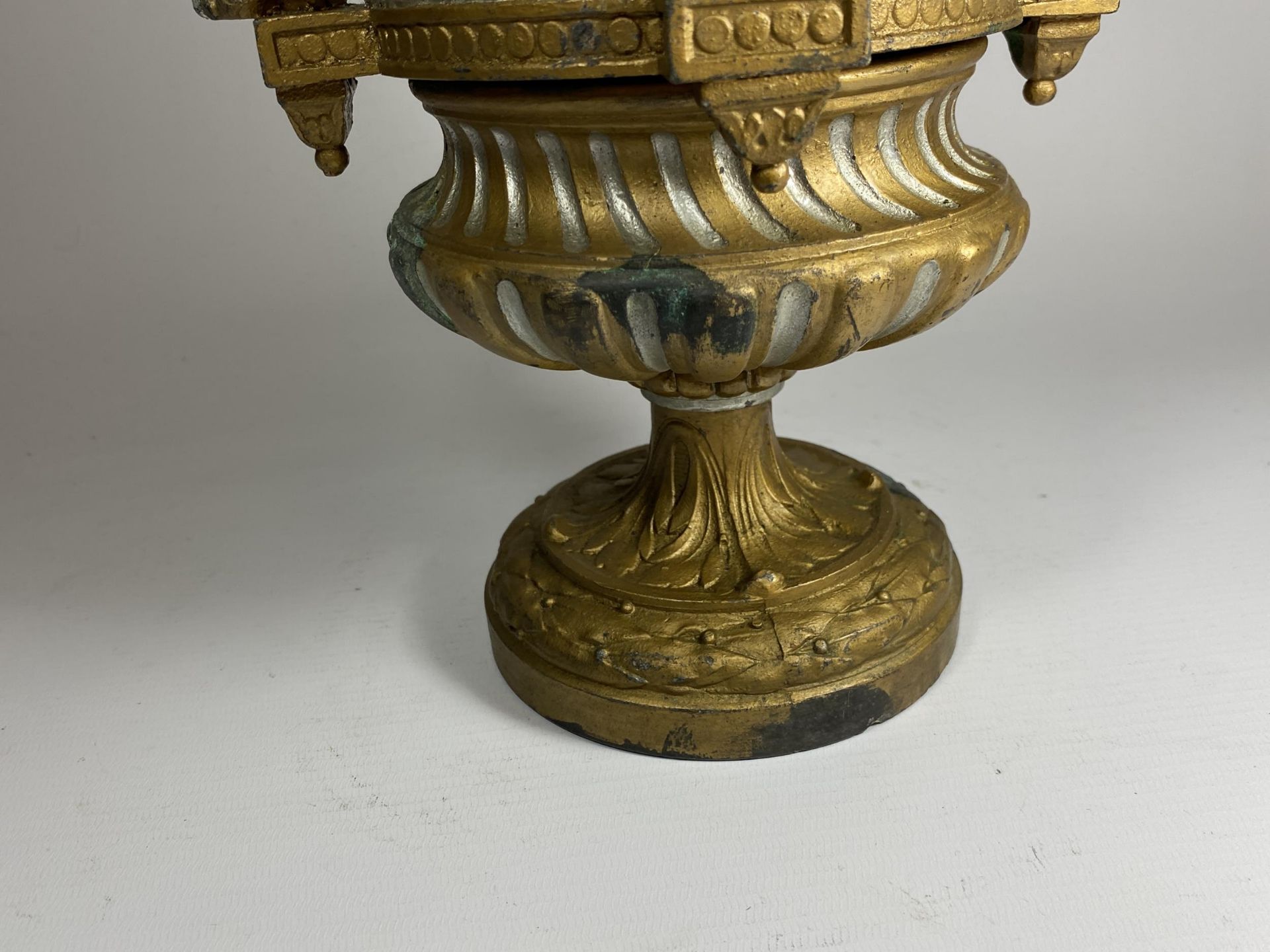 AN UNUSUAL 19TH CENTURY PEDESTAL BRONZE URN WITH NEO-CLASSICAL RELIEF DESIGN ON FLUTED BASE WITH - Image 5 of 13