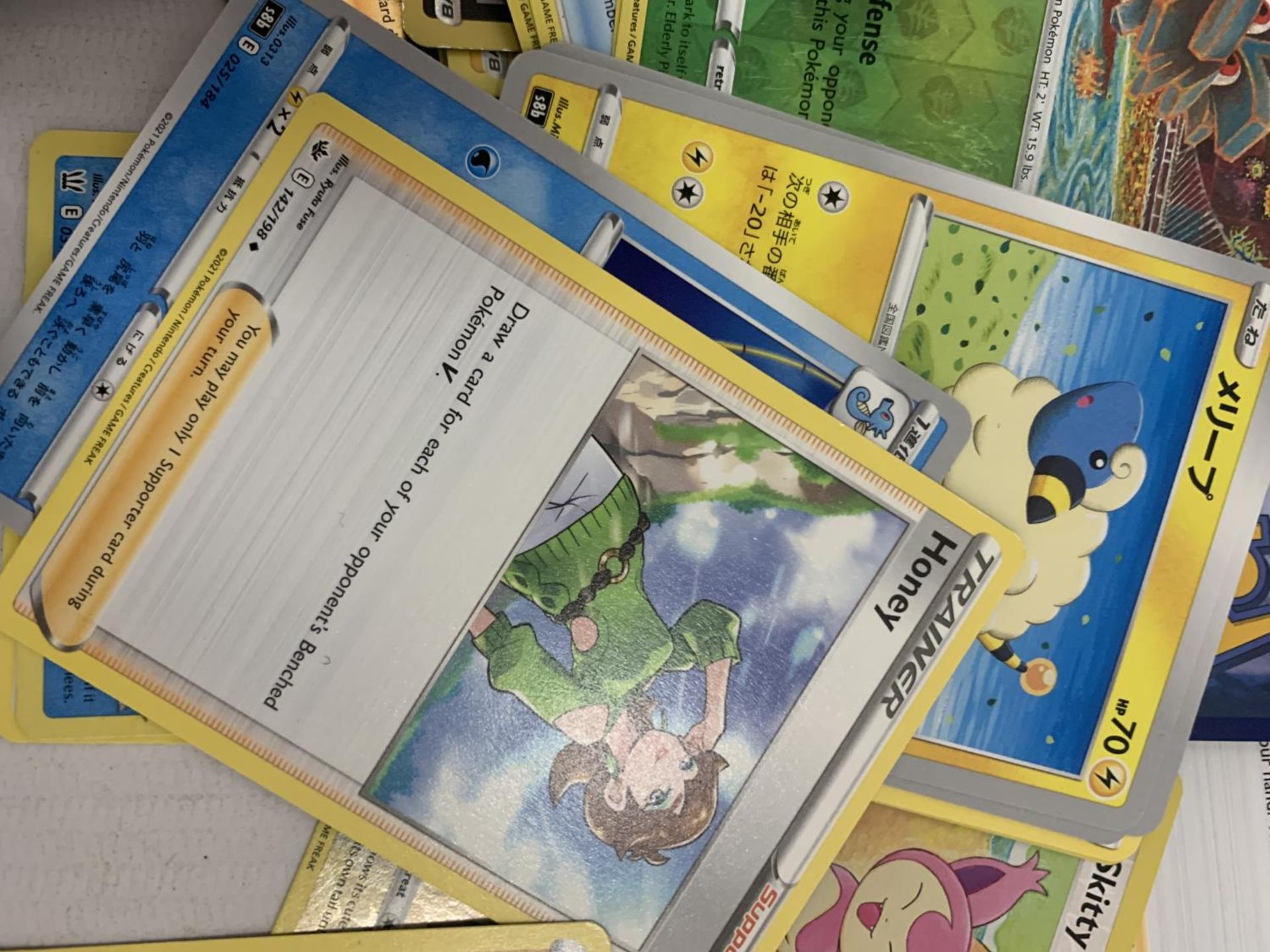 A LARGE QUANTITY OF POKEMON CARDS - APPROX 164 - Image 4 of 5