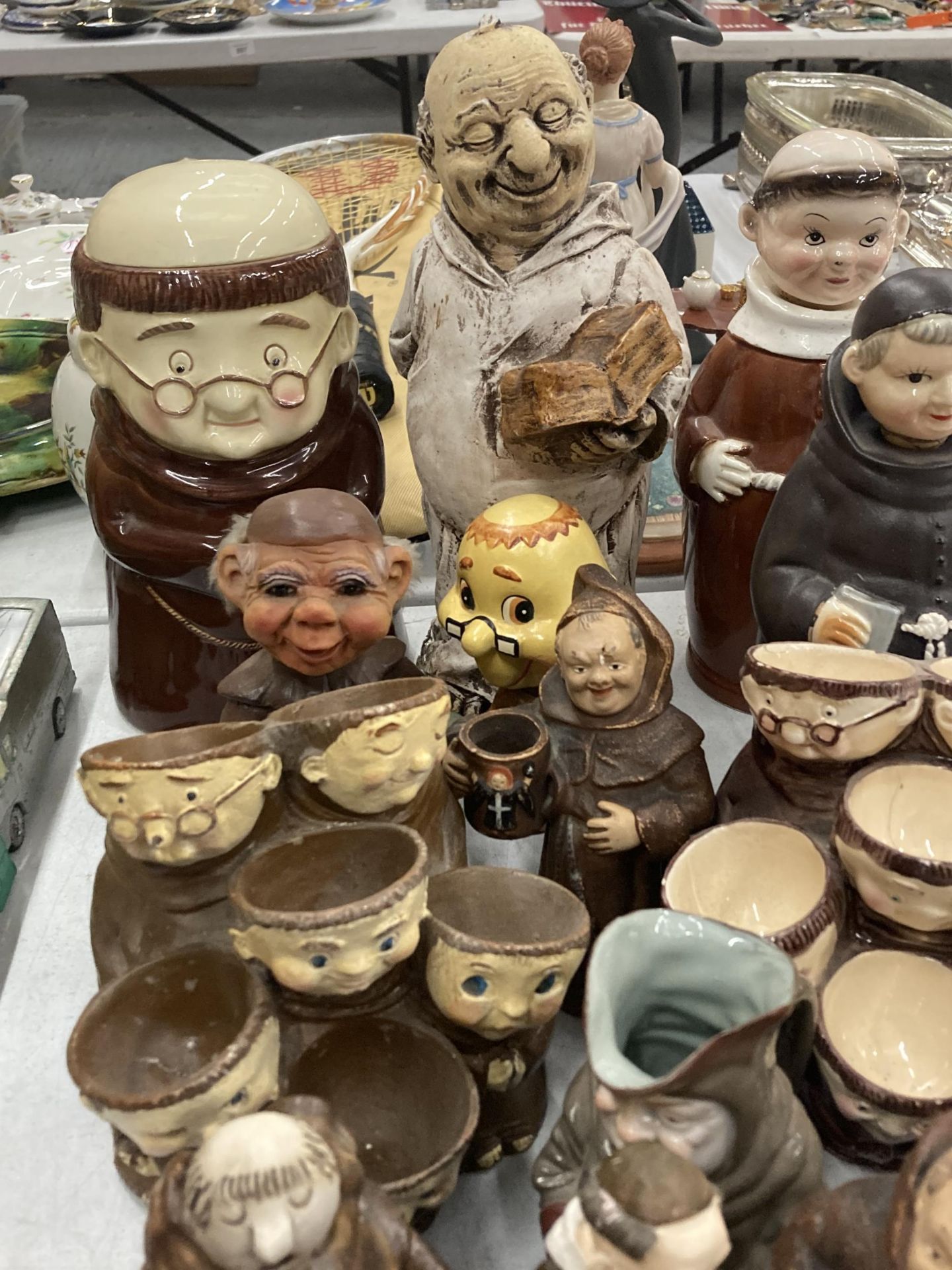 A LARGE COLLECTION OF VINTAGE MONK FIGURES - Image 3 of 5