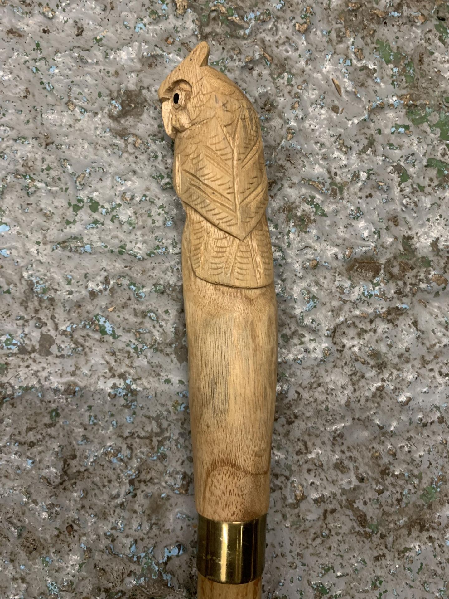 A WOODEN WALKING STICK WITH A CARVED OWL FINIAL - Image 2 of 4