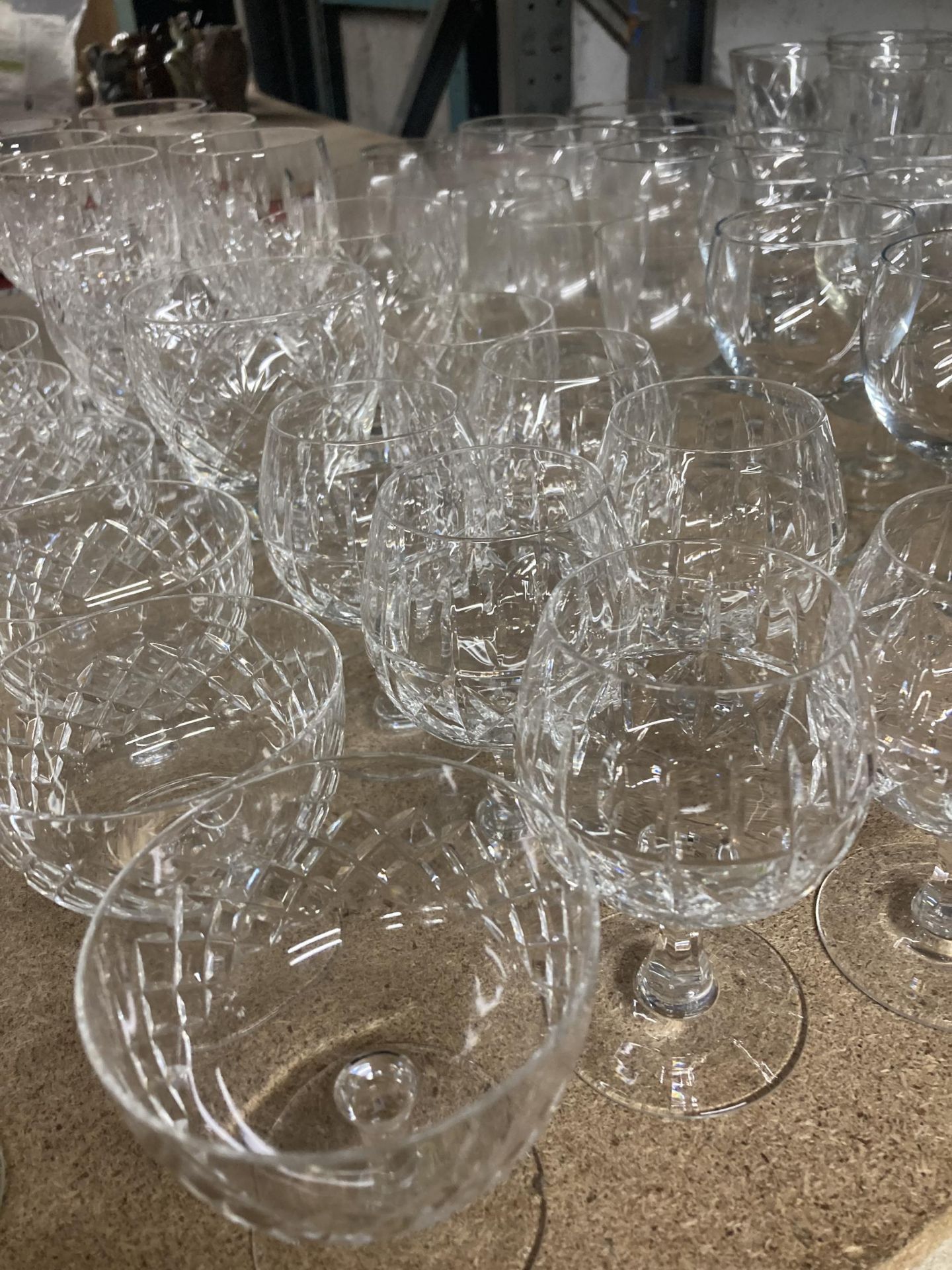 A VERY LARGE QUANTITY OF GLASSES TO INCLUDE WINE, SHERRY, BRANDY, COCKTAIL, PORT, LICQUOR, ETC - Image 6 of 7
