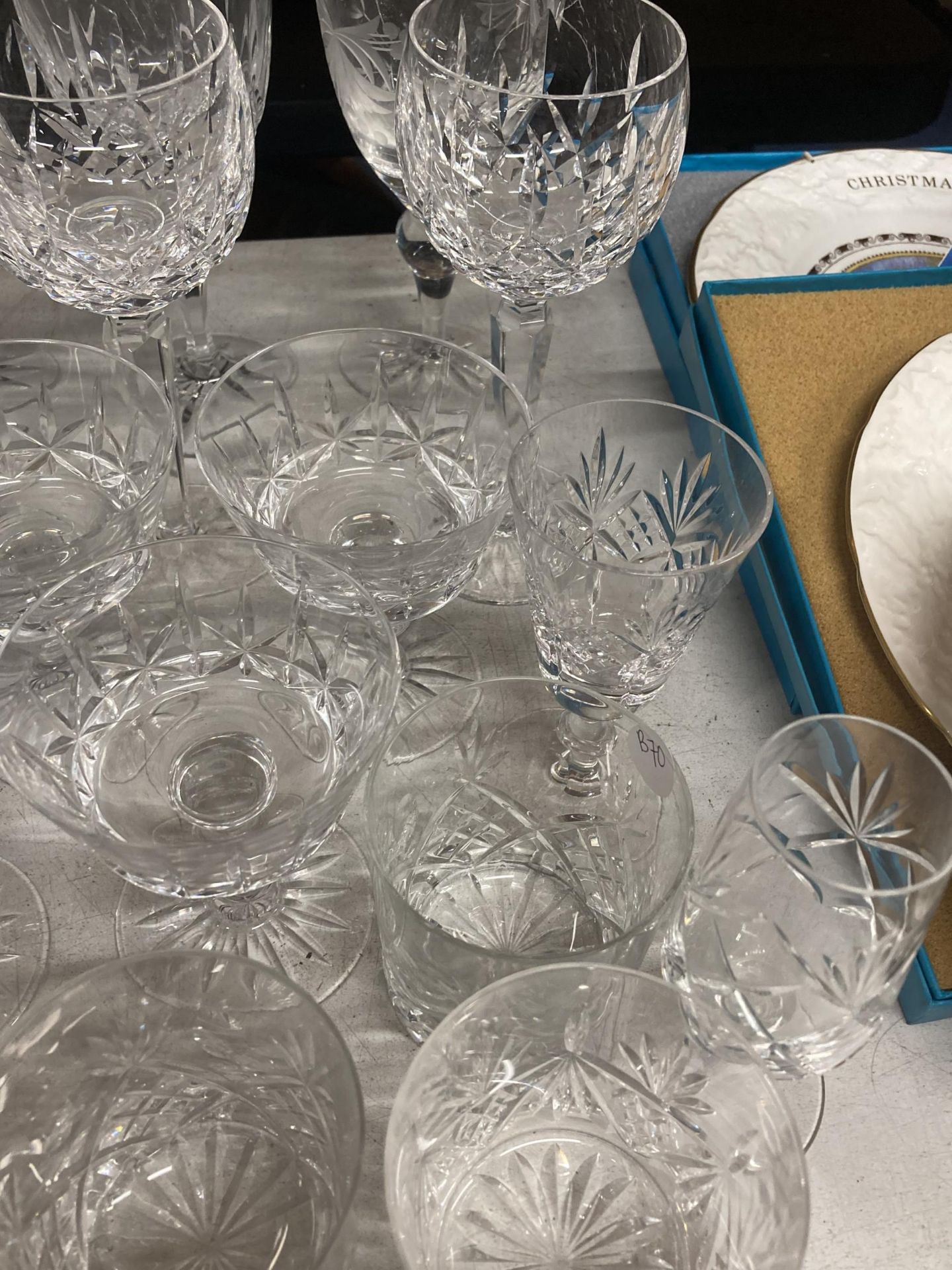 A LARGE QUANTITY OF CRYSTAL DRINKING GLASSES AND DESSERT BOWLS TO INCLUDE RED AND WHITE WINE, - Image 5 of 6