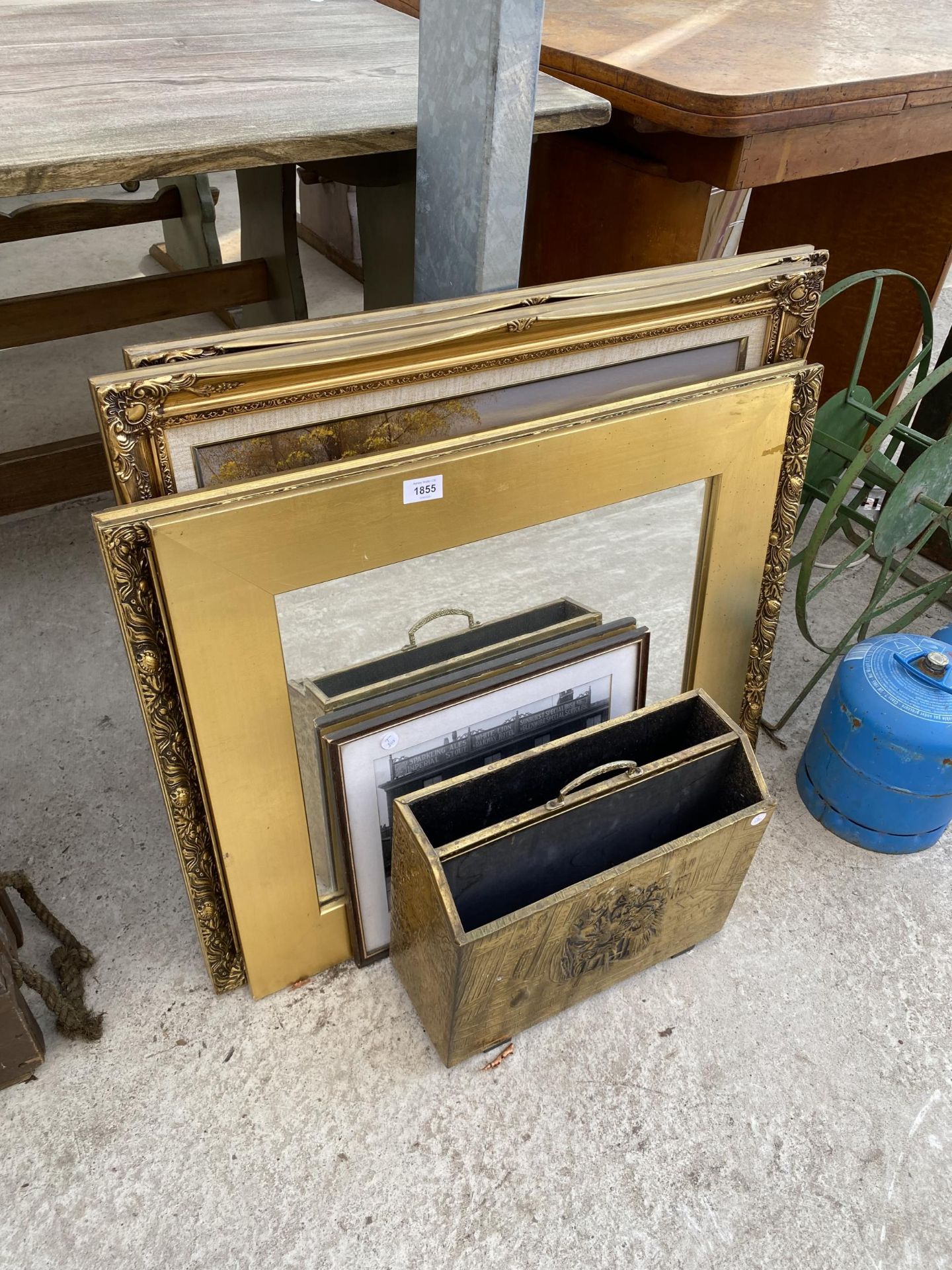 FIVE ITEMS TO INCLUDE THREE GILT FRAMED PRINTS, A BEVELLED EDGE MIRROR AND A BRASS MAGAZINE RACK