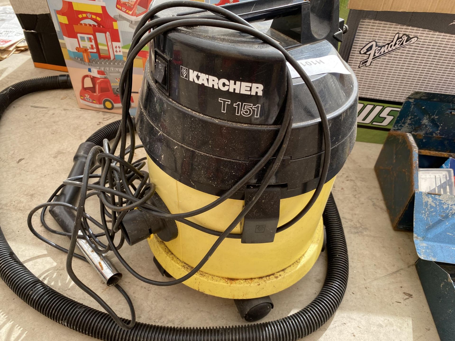 A KARCHER T151 ELECTRIC VACUUM CLEANER - Image 2 of 3