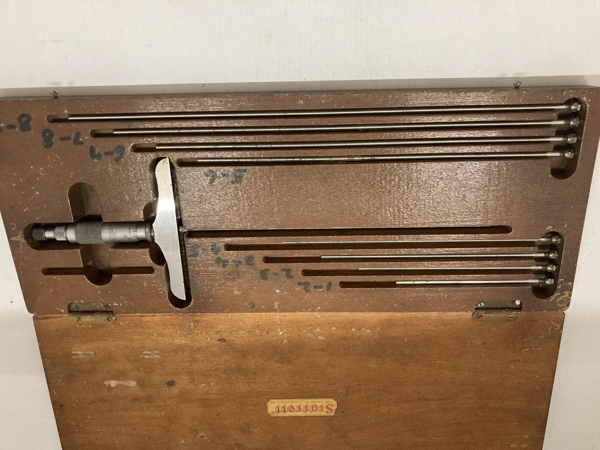 A VINTAGE CASED STARRETT, SCOTLAND, MICROMETER ENGINEERS SET - Image 3 of 4