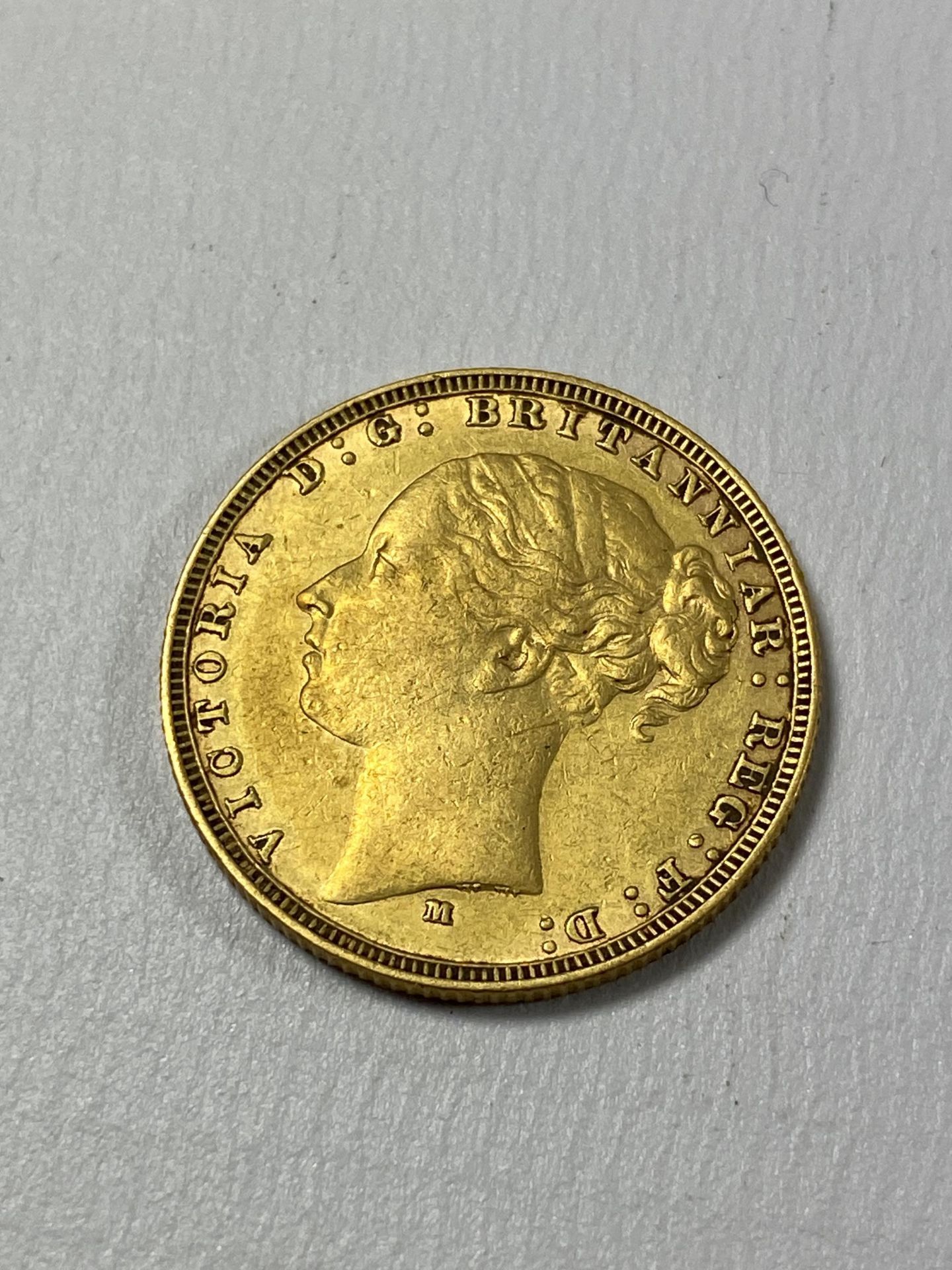 A VICTORIAN 1881 GOLD FULL SOVEREIGN - MELBOURNE MINT - Image 2 of 2