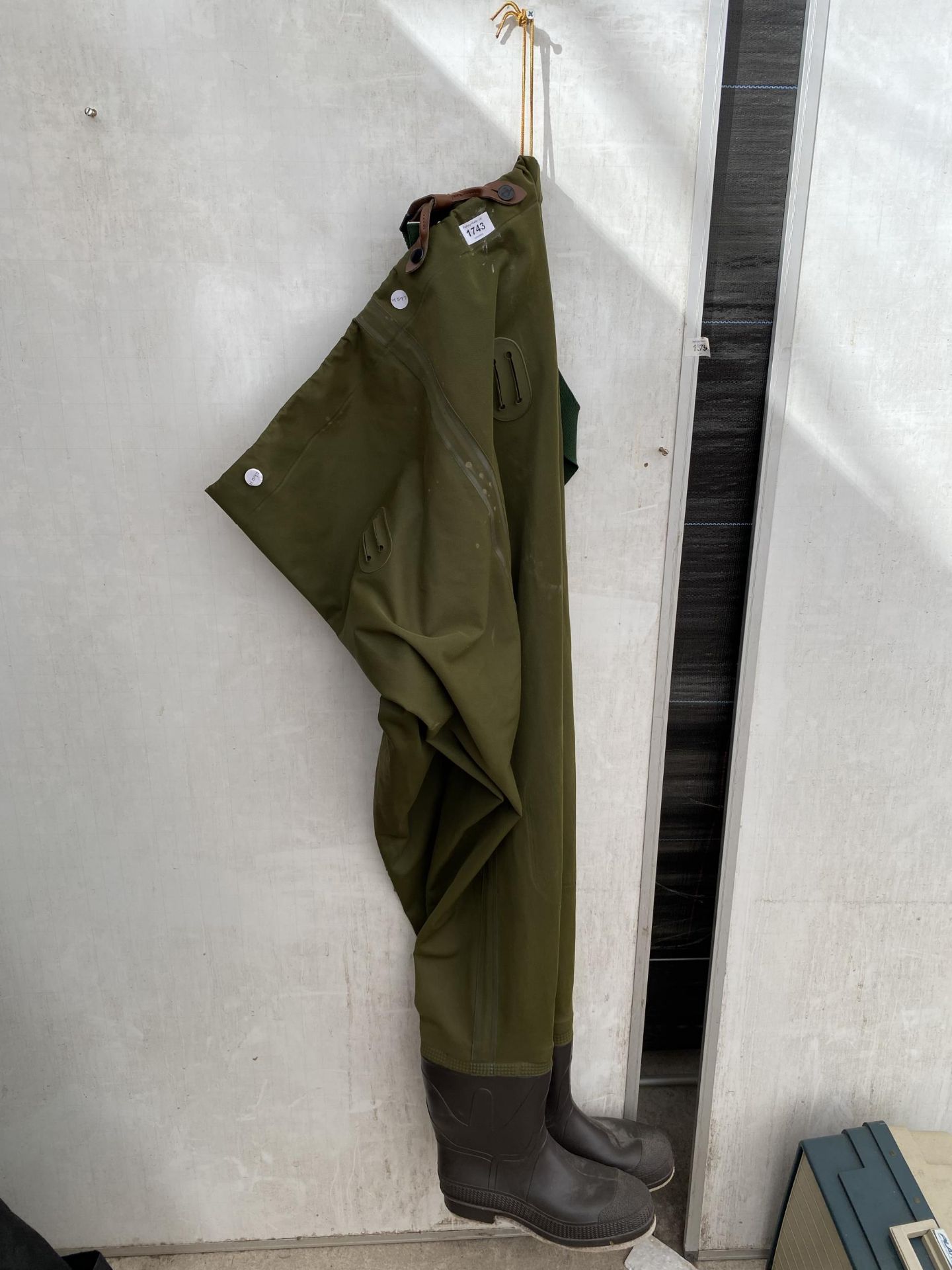 A PAIR OF SIZE 10 ORVIS CHEST FISHING WADERS WITH FELT SOLES