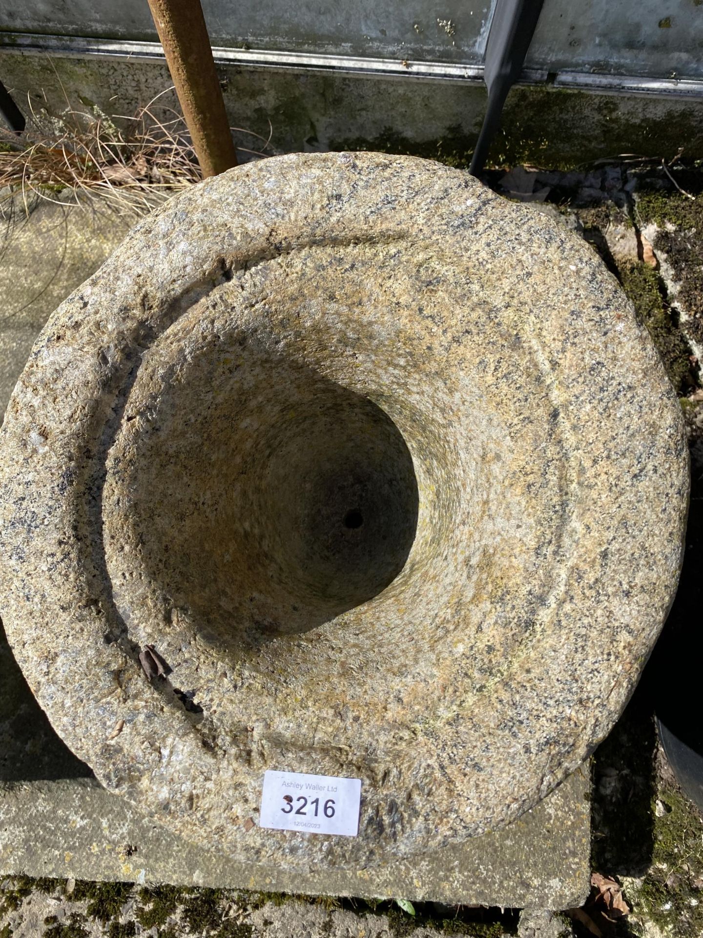 A VINTAGE INDIAN STONE MORTAR, 12" DIAMETER - Image 3 of 3