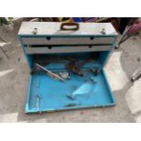 A VINTAGE WOODEN JOINERS CHEST WITH AN ASSORTMENT OF TOOLS TO INCLUDE A BRACE DRILL AND AN AXE ETC